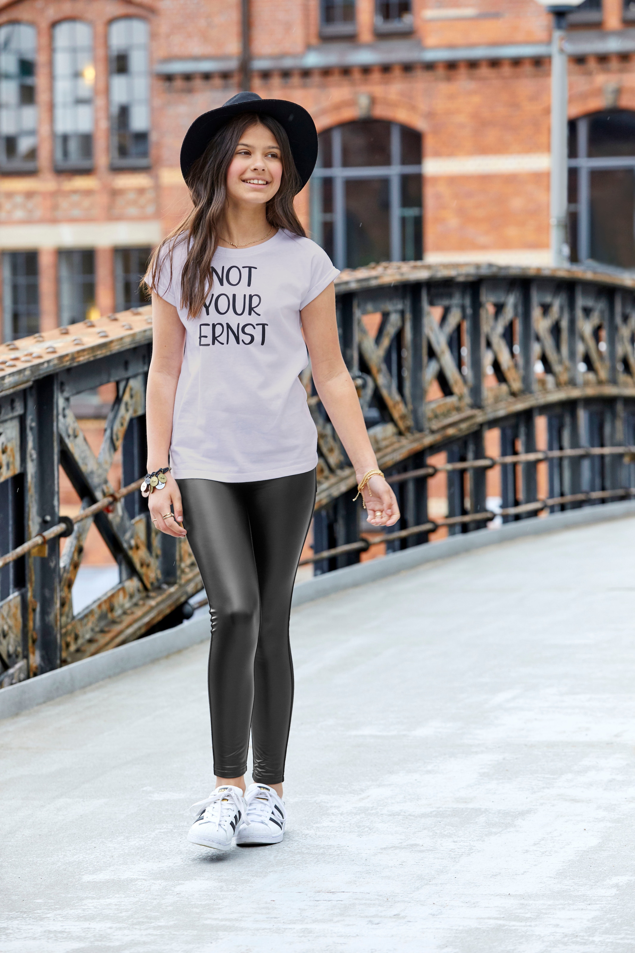 »NOT bestellen ERNST«, Ärmelaufschlag legere mit | YOUR T-Shirt Form Jelmoli-Versand kleinem KIDSWORLD günstig ✵