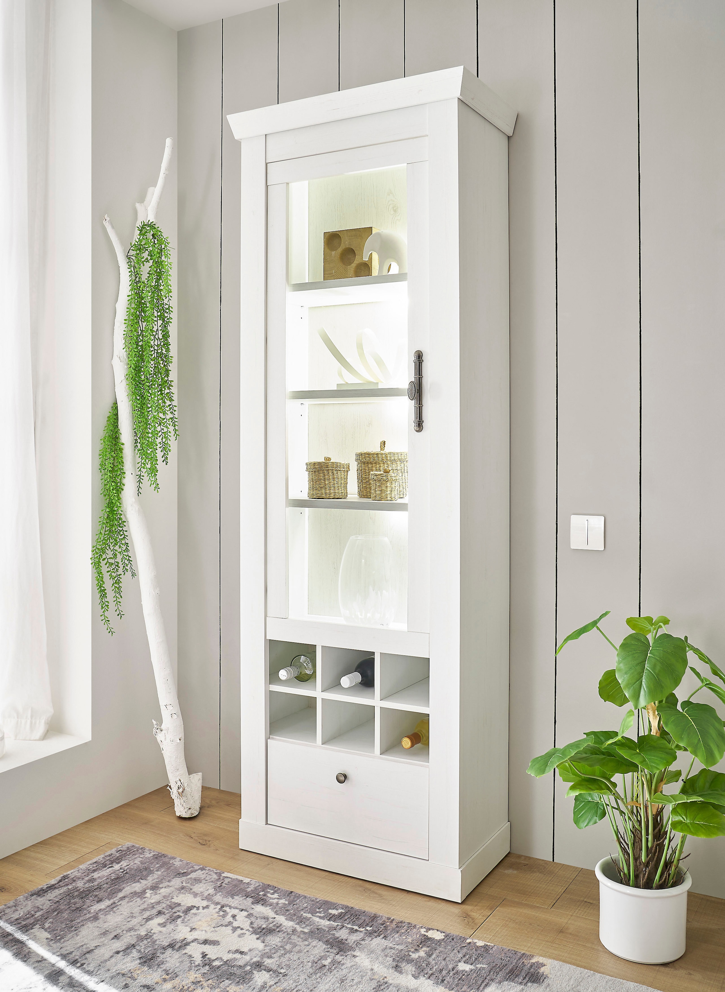 Home affaire Vitrine »RAVENNA«, im romantischen Landhausstil, Griffe aus Metall, Höhe 200 cm