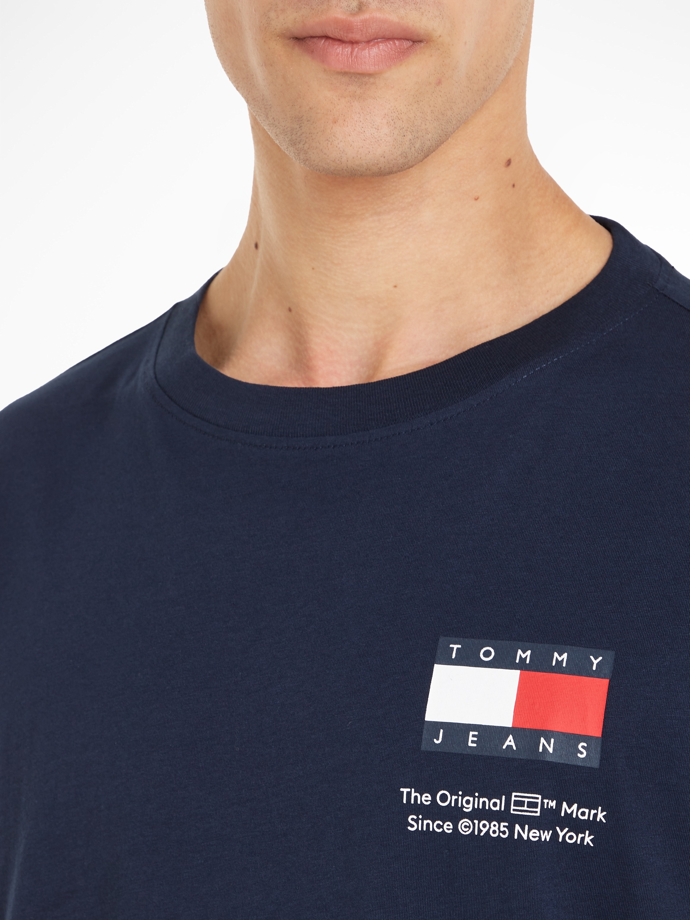 Tommy Jeans T-Shirt »TJM SLIM 2PACK S/S FLAG DNA TEE«, (Packung, 2er), mit grossem Logodruck auf der Brust