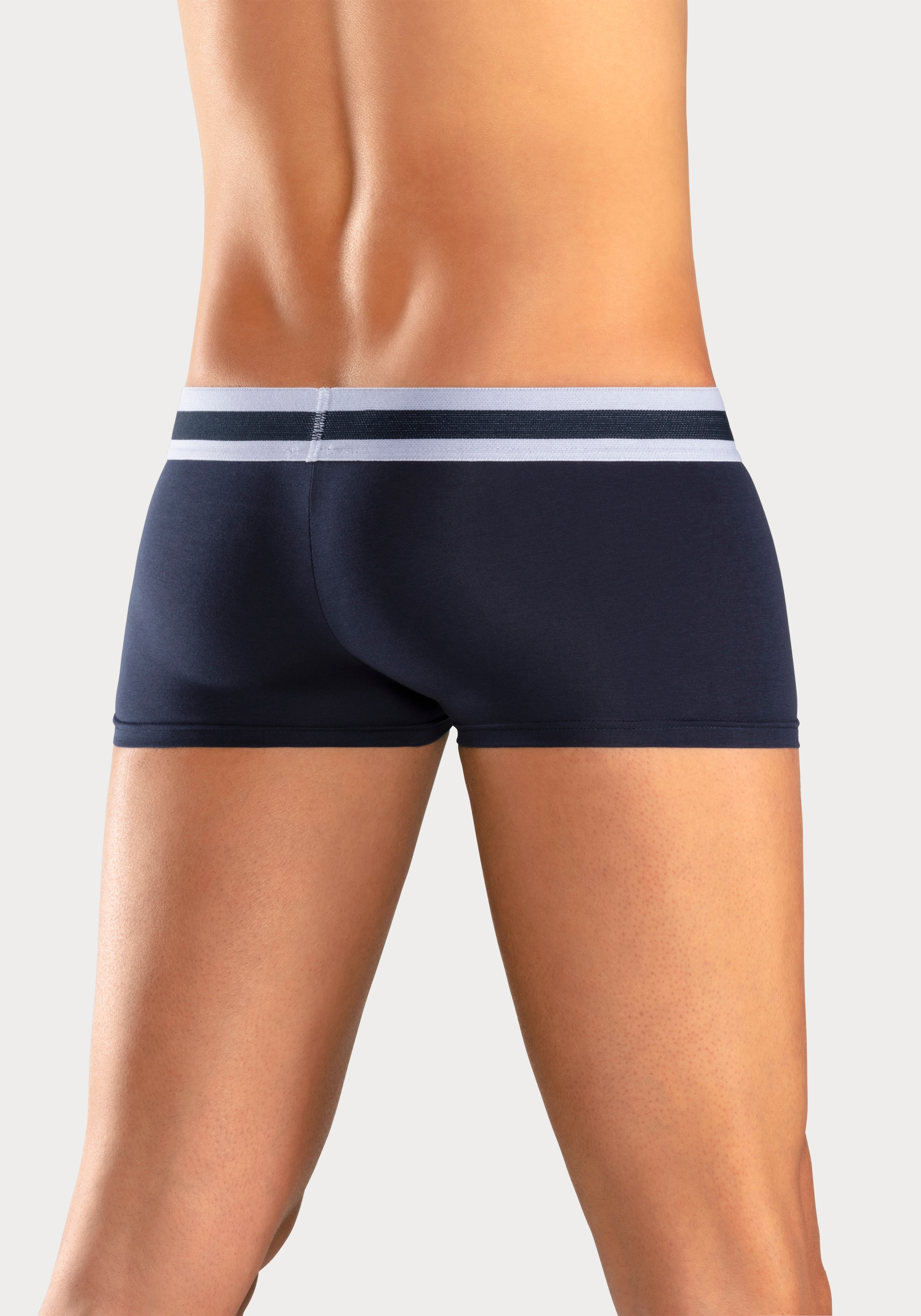 Bench. Hipster, (Packung, 4 St.), knapp sitzende Boxershorts aus Baumwollmischung