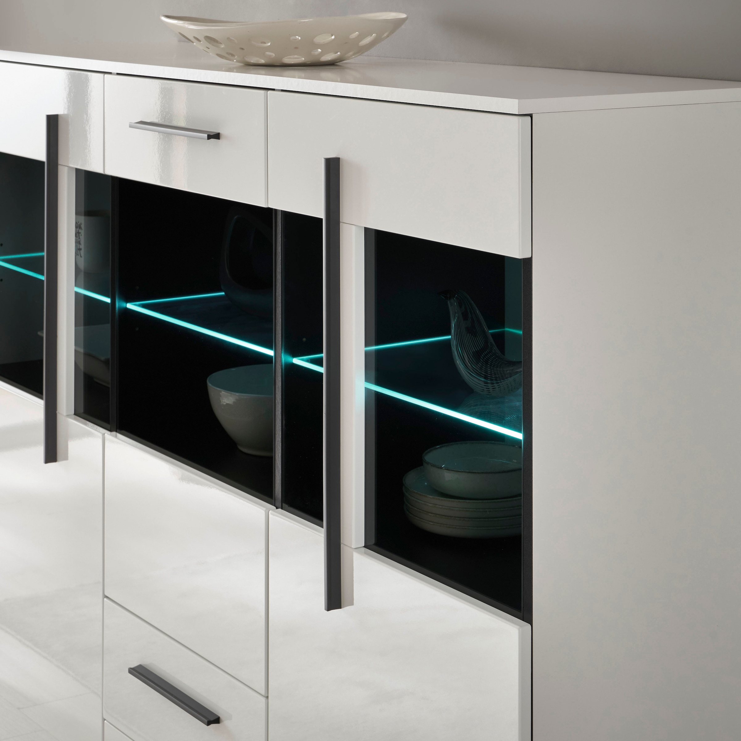 INOSIGN Highboard »Cantara, moderner Schrank, Vitrine in Eiche Dekor oder weiss«, schwarze Stangengriffe, ausreichend Stauraum, vielseitig einsetzbar