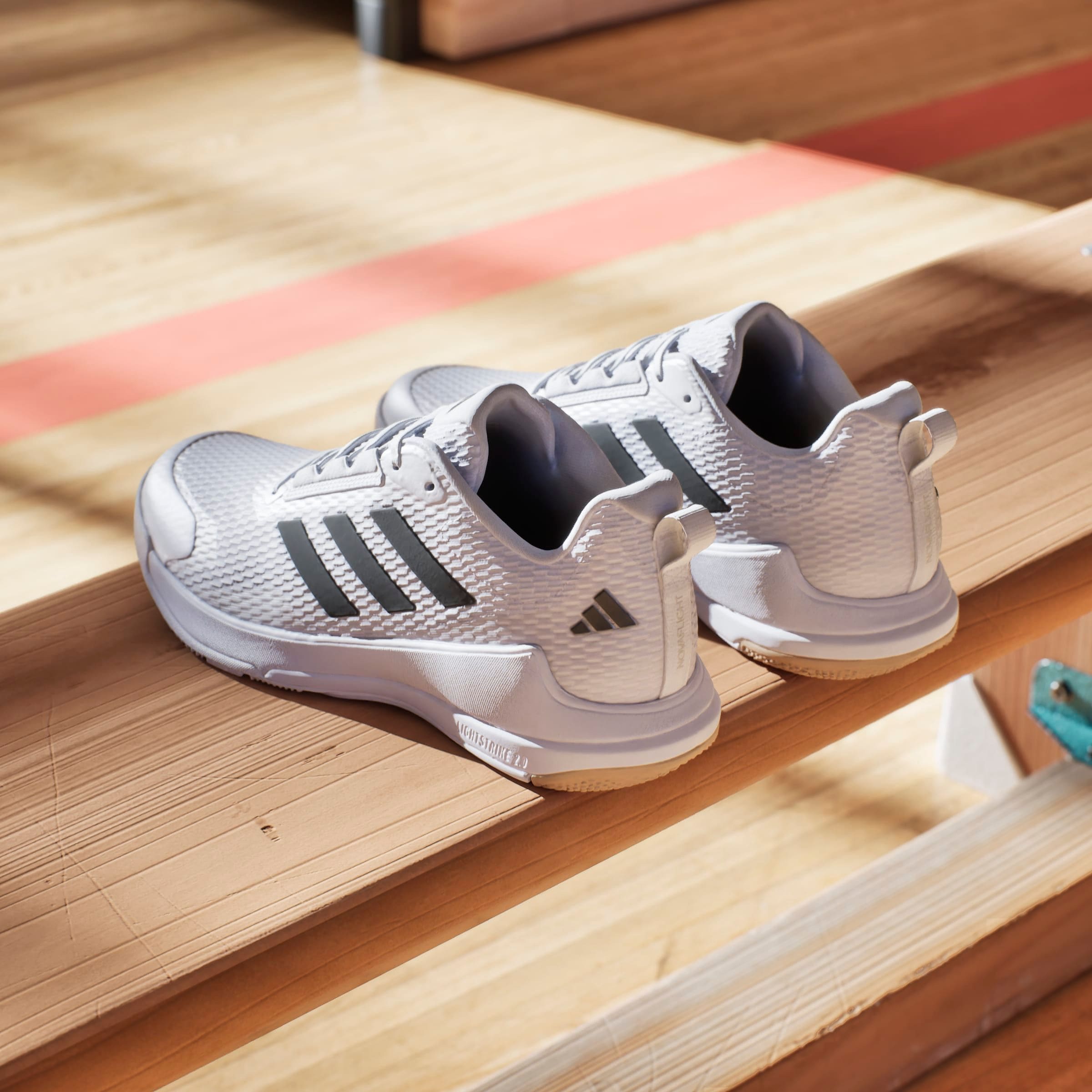 adidas Performance Hallenschuh »NOVAFLIGHT 2 INDOOR«, besonders geeignet für Handball und Volleyball