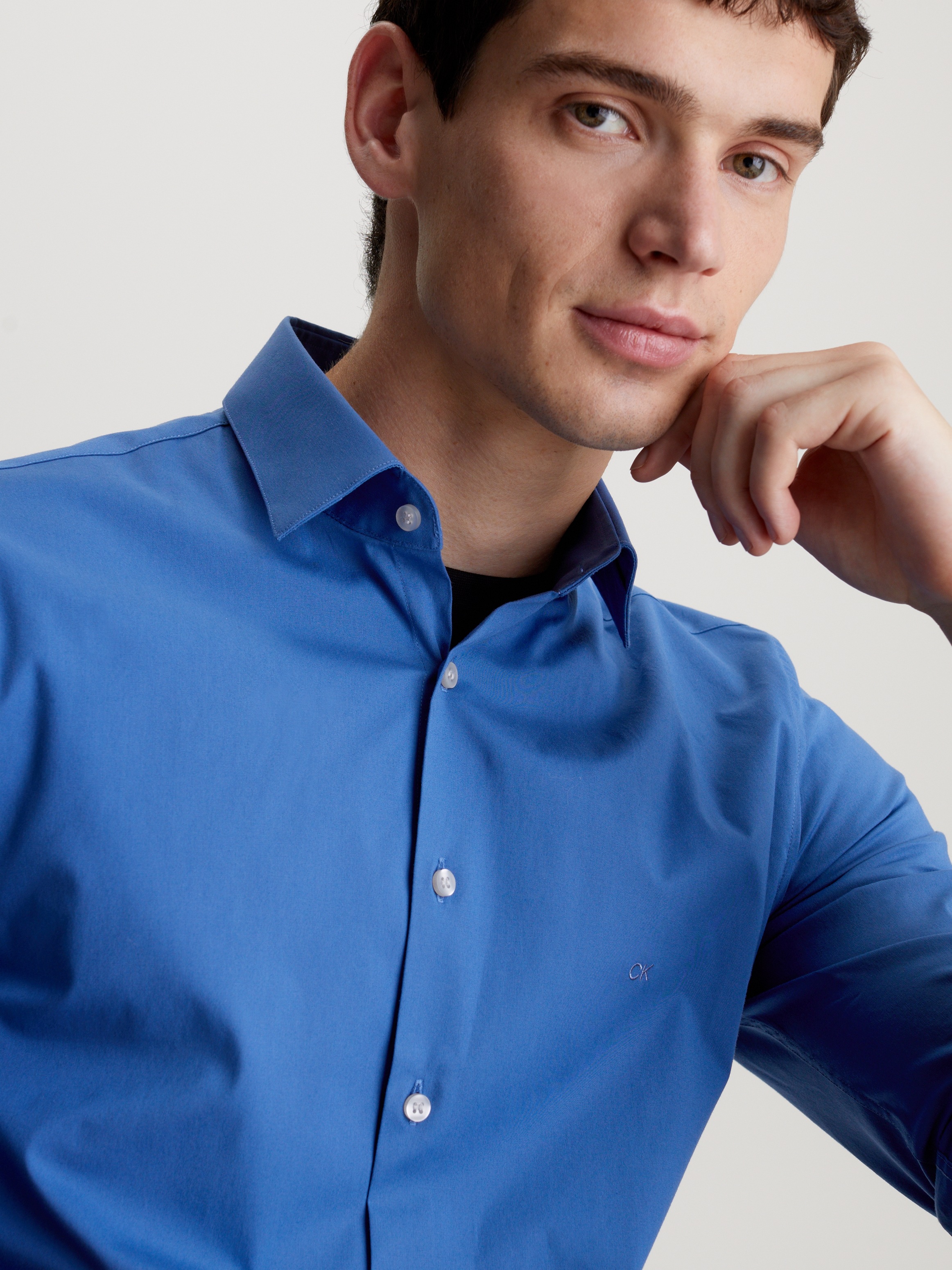 Calvin Klein Businesshemd »POPLIN STRETCH SLIM SHIRT«, mit Kentkragen, Logoprint auf Brusthöhe