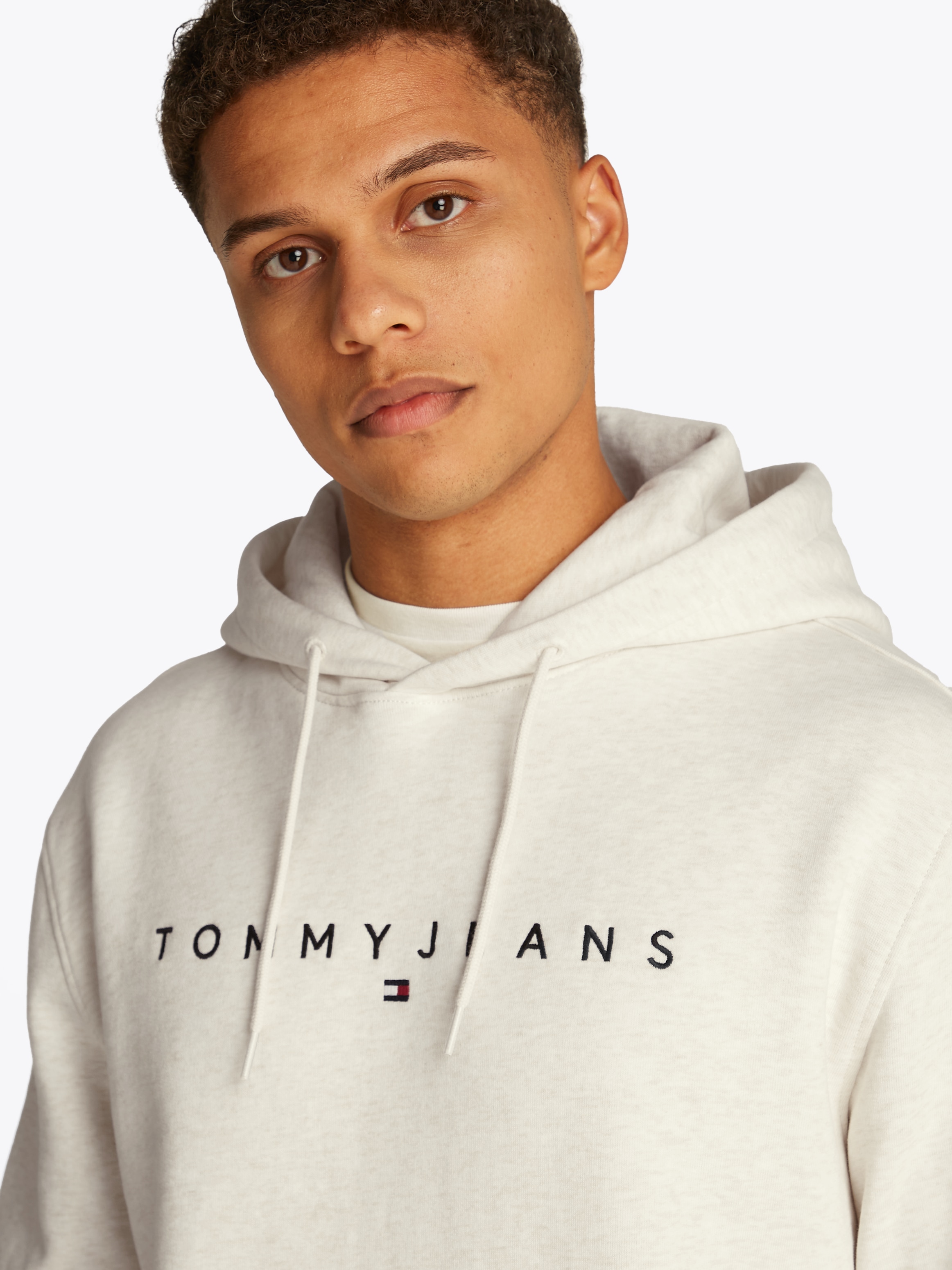 Tommy Jeans Hoodie »TJM REG LINEAR LOGO HOODIE EXT«, mit Logo-Stickerei
