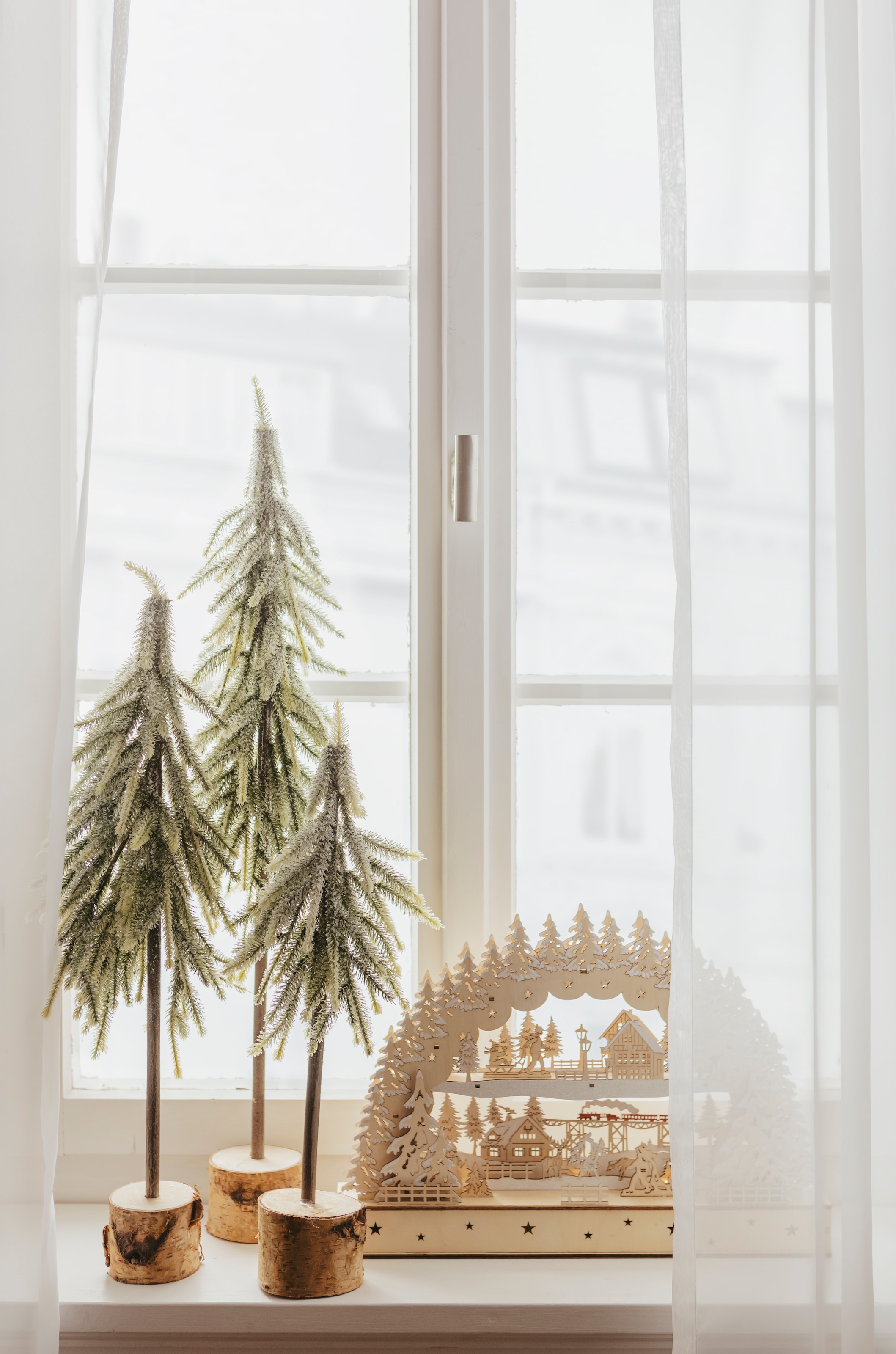my home Dekobaum »Janosch, Weihnachtsdeko«, Fichtenstamm mit beschneiten  Zweigen auf Holzsockel online bestellen | Jelmoli-Versand