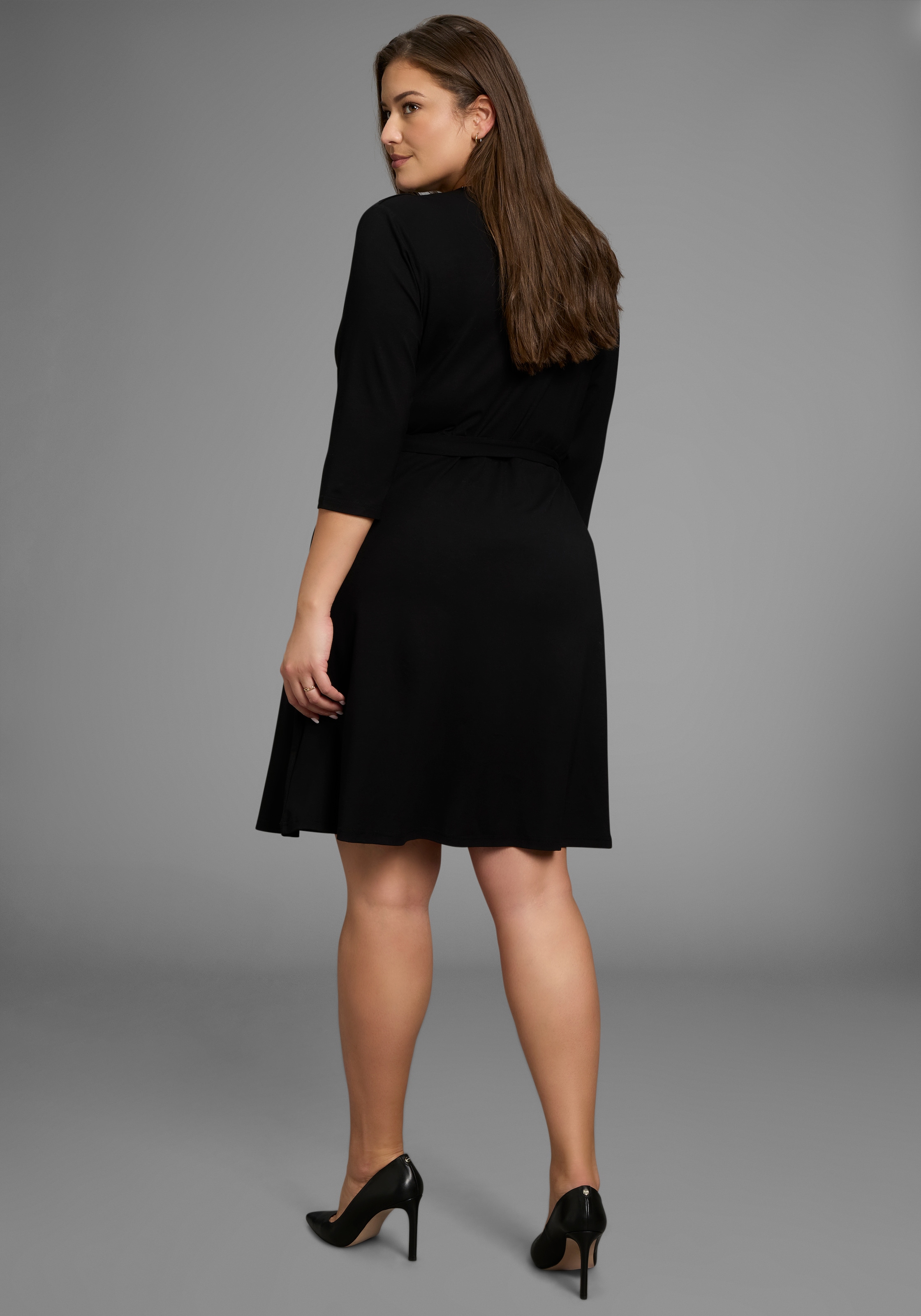 Laura Scott CURVE Jerseykleid, mit femininer Wickeloptik und tiefem V-Ausschnitt - GROSSE GRÖSSE