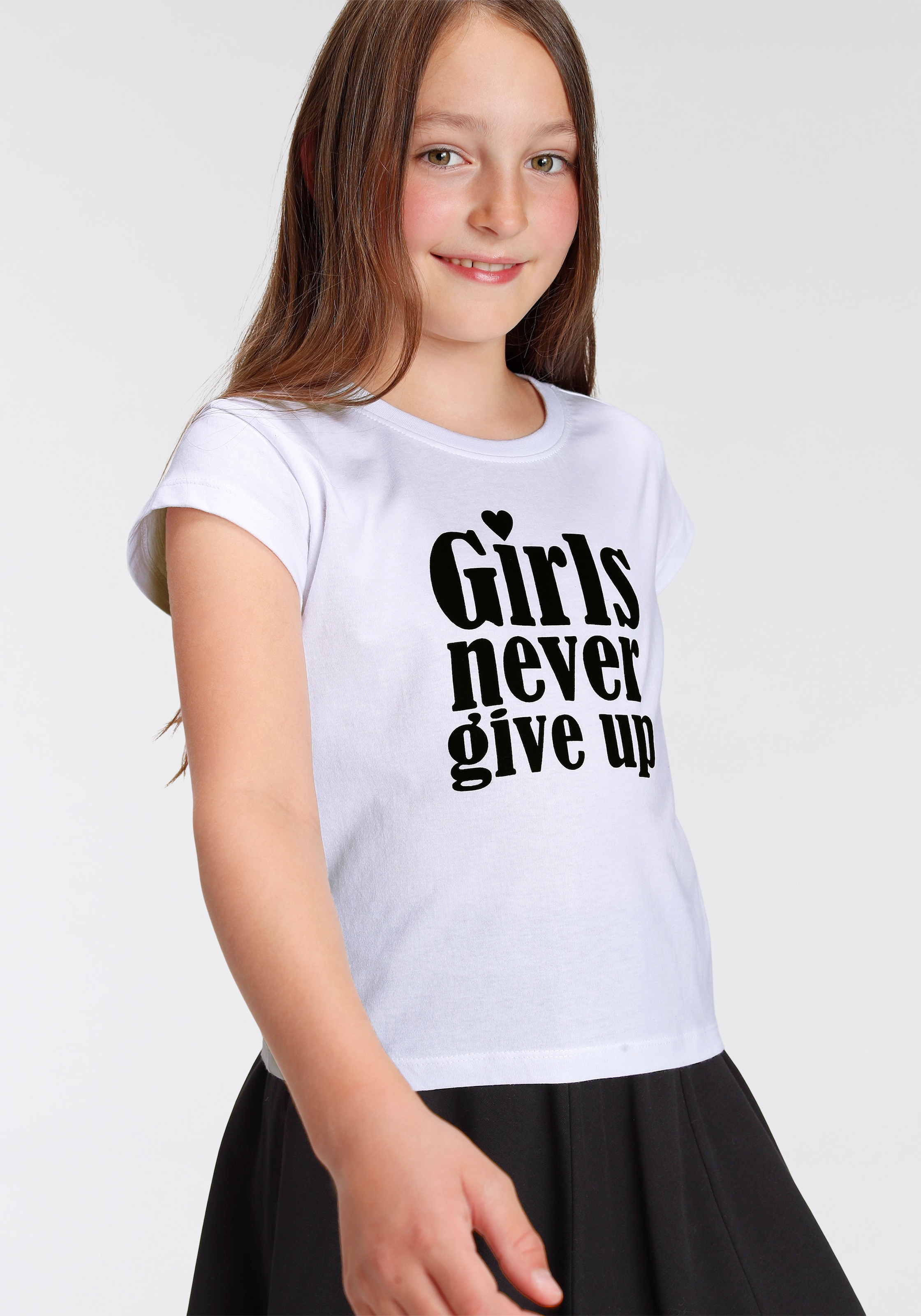 ✵ KIDSWORLD T-Shirt »Girls nerver give up«, kurze modische Form günstig  ordern | Jelmoli-Versand