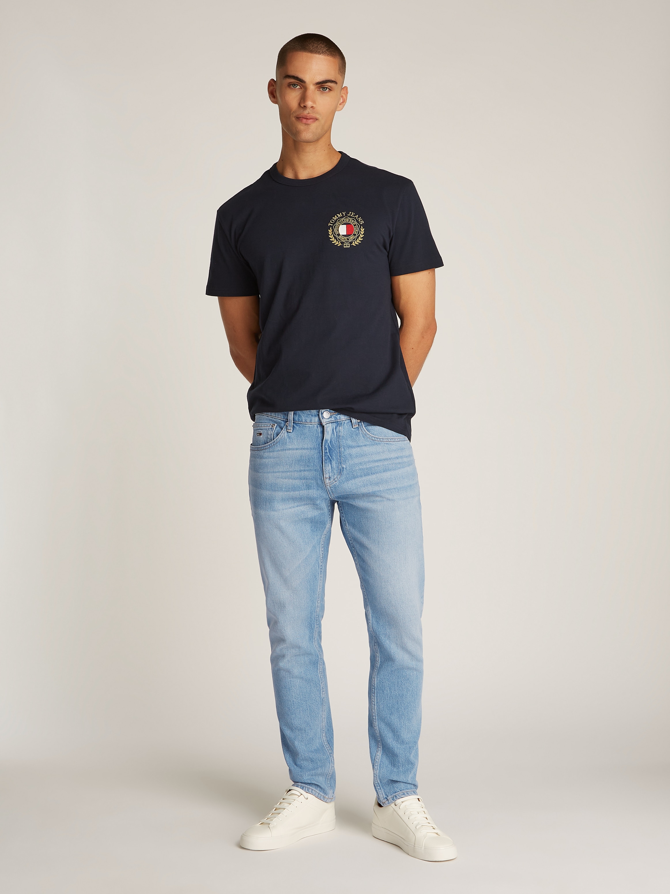 Tommy Jeans Tapered-fit-Jeans »Austim Slim Tapered«, mit Logostickereien