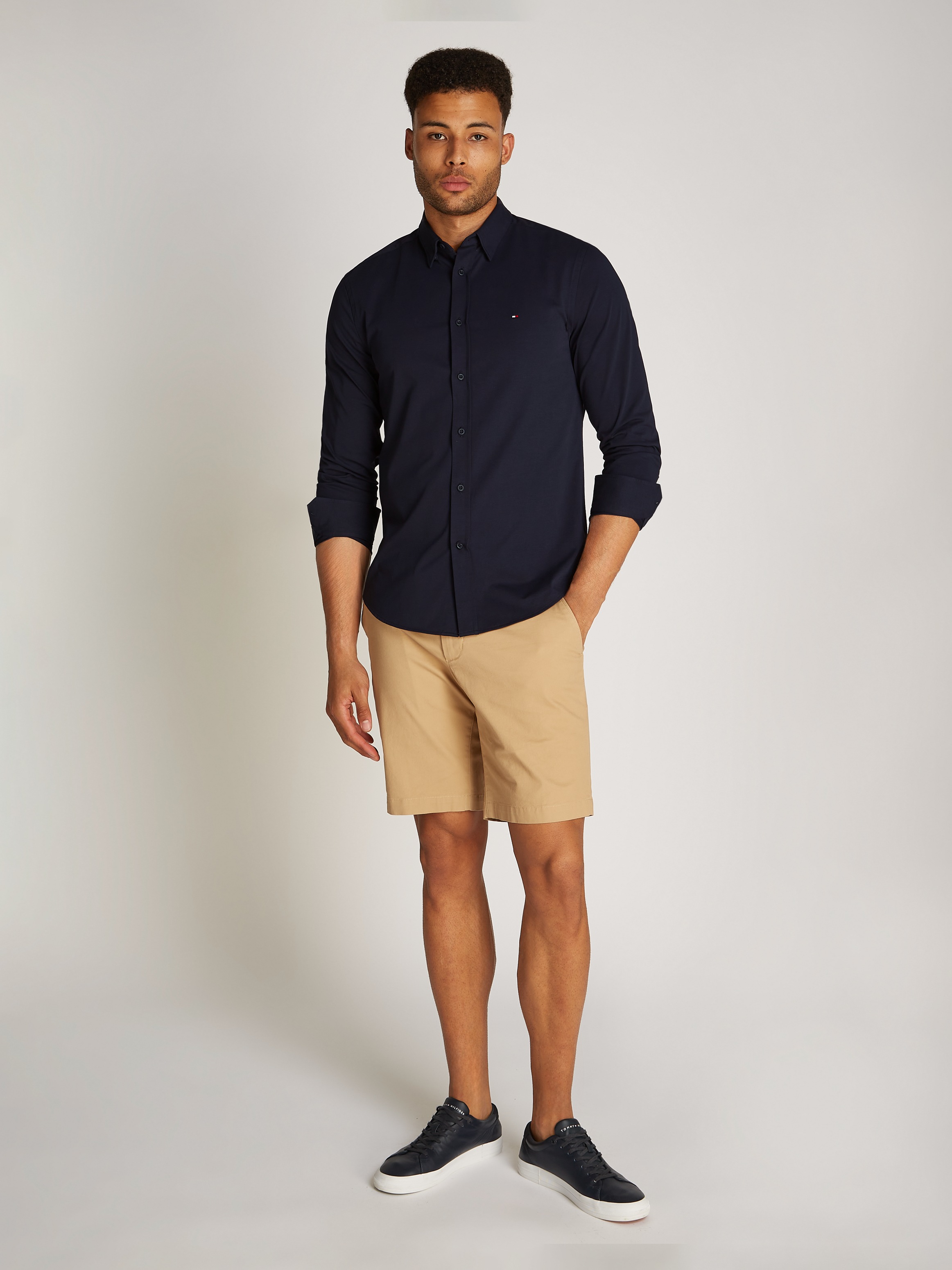Tommy Hilfiger Businesshemd »PERFORMANCE KNIT SOLID SF SHIRT«, mit Logostickerei