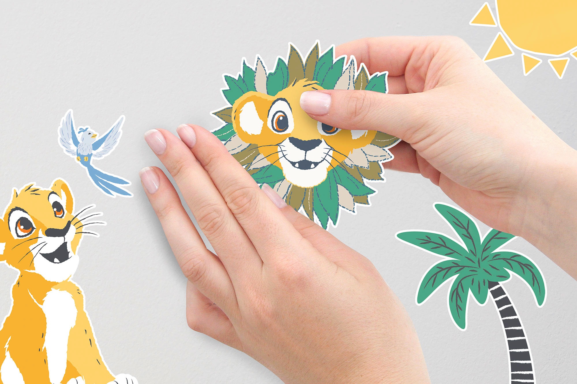 Komar Wandtattoo »Lion King Palmtrees - Grösse 50 x 70 cm«, (34 St.), selbstklebend, Wandsticker, Kinderzimmer