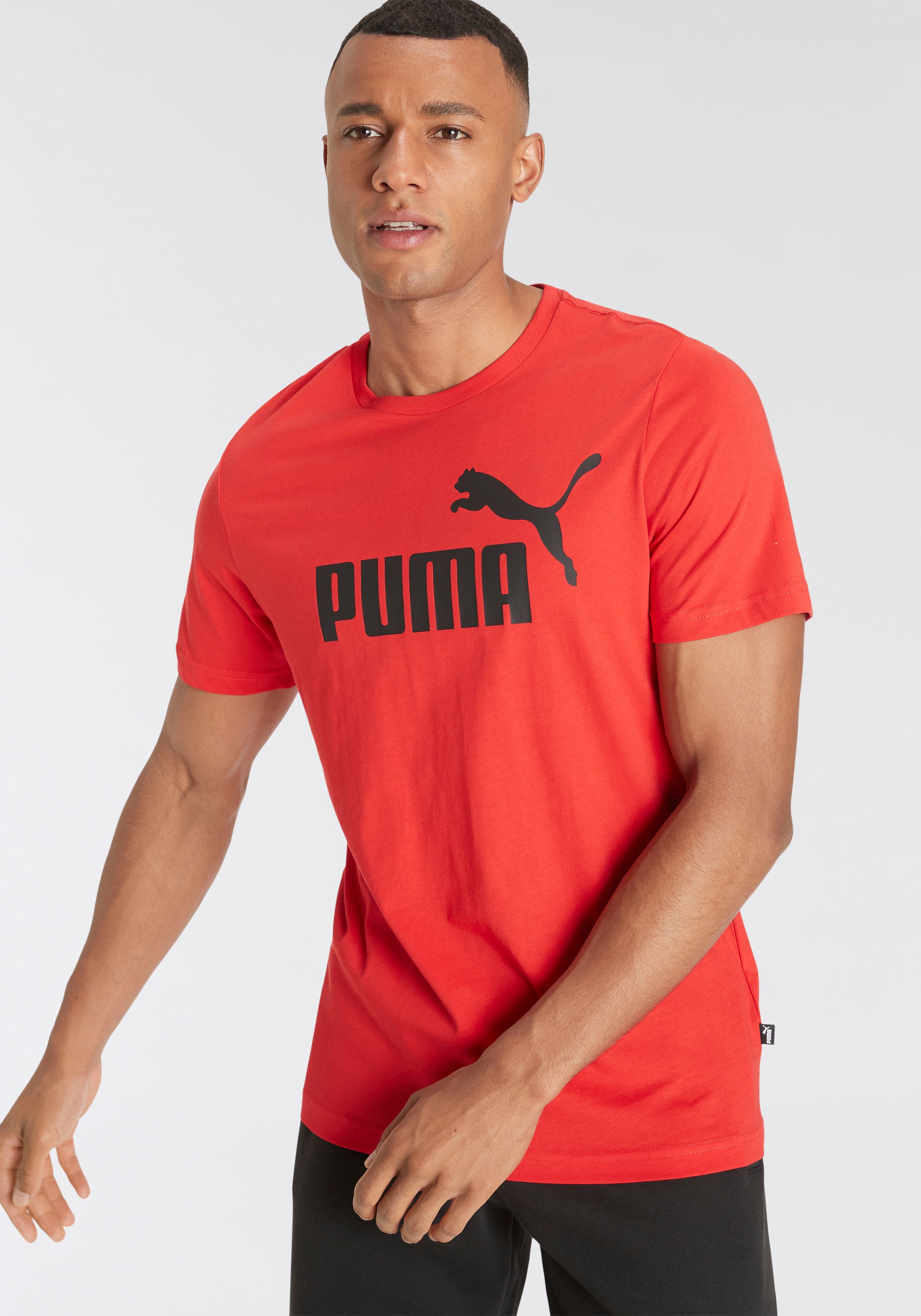 PUMA T-Shirt »ESS LOGO TEE« sportlicher Stil, Kurzarmdesign, aus Baumwolle
