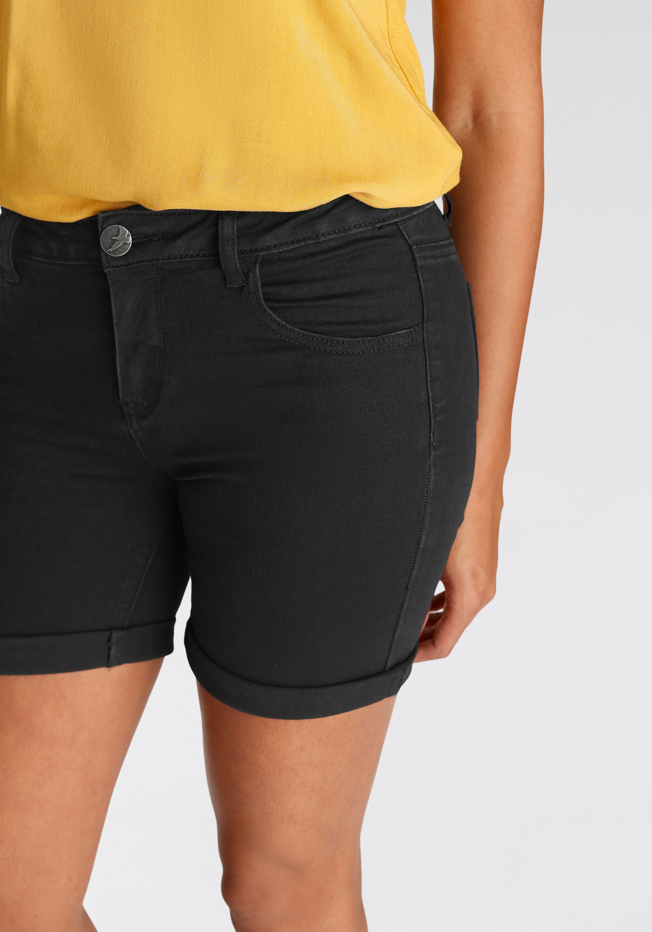 Arizona Jeansshorts »Ultra-Stretch«, extra eng geschnitten, krempelbare Beinabschlüsse