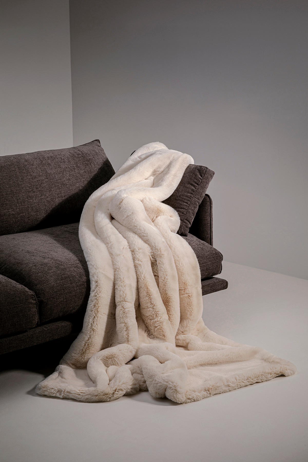 Kare Design Tagesdecke "Wohndecke Mika, Kunstfelldecke, 150x200 cm" flauschig und warm