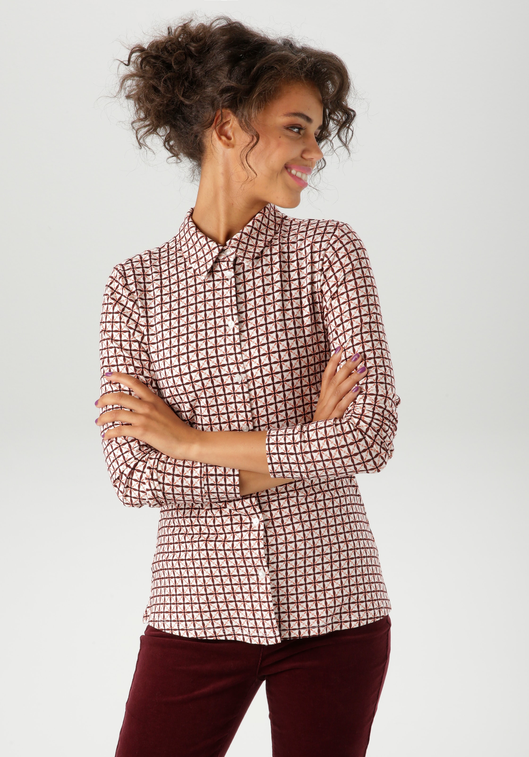 Aniston CASUAL Hemdbluse mit farbharmonischem Retro-Muster