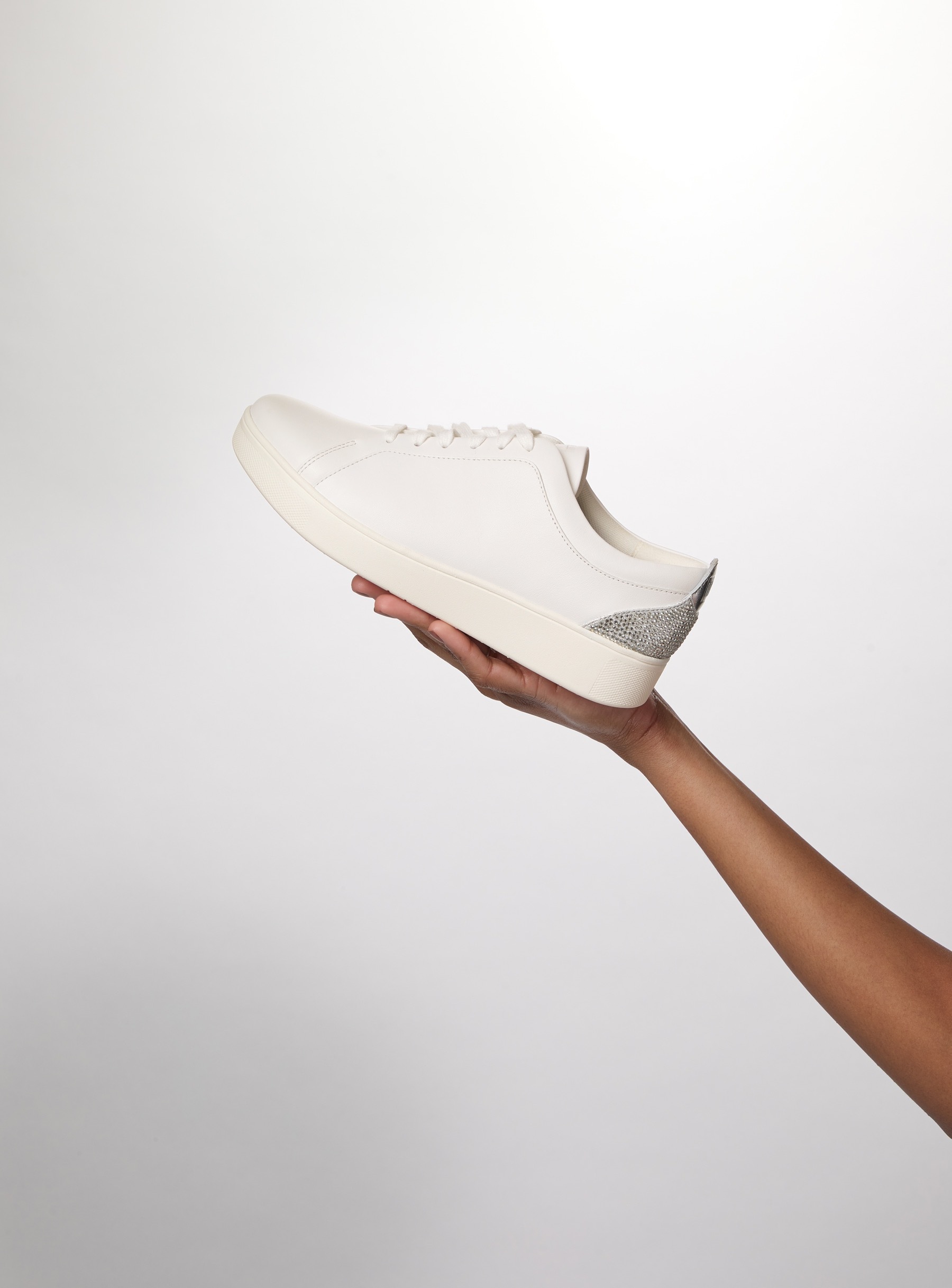 Fitflop Sneaker »RALLY CRYSTAL«, Freizeitschuh, Schnürschuh, Halbschuh mit metallic Fersenpatch