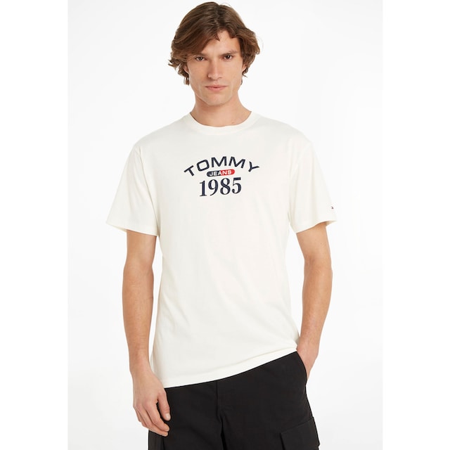 Tommy Jeans T-Shirt »TJM CLSC 1985 RWB CURVED TEE« online bestellen |  Jelmoli-Versand