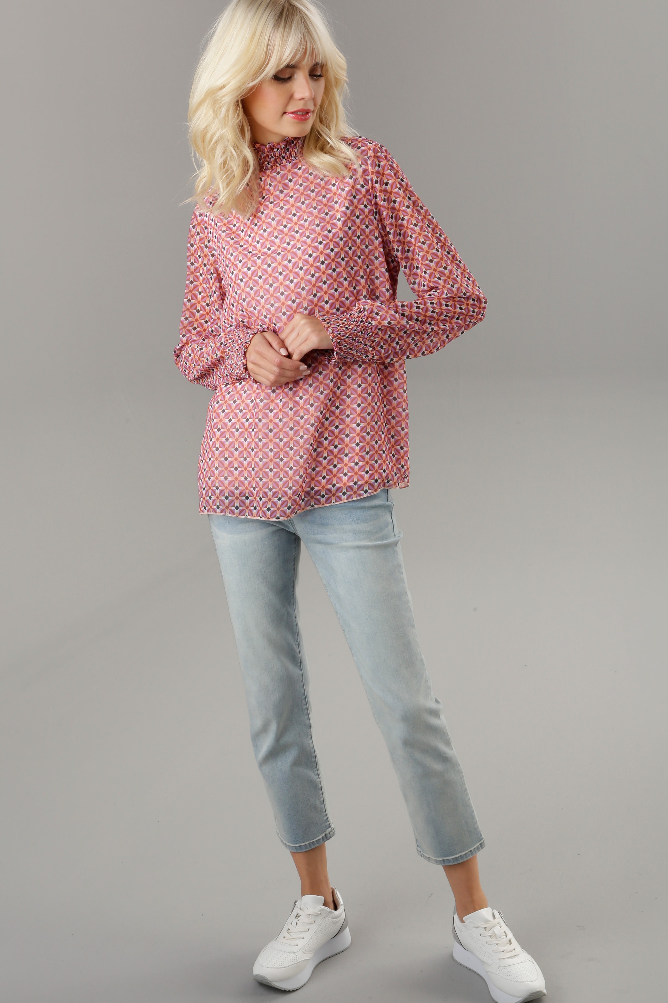 kaufen | Chiffonbluse, Muster online mit und Smokbündchen Aniston Jelmoli-Versand geometrischem SELECTED