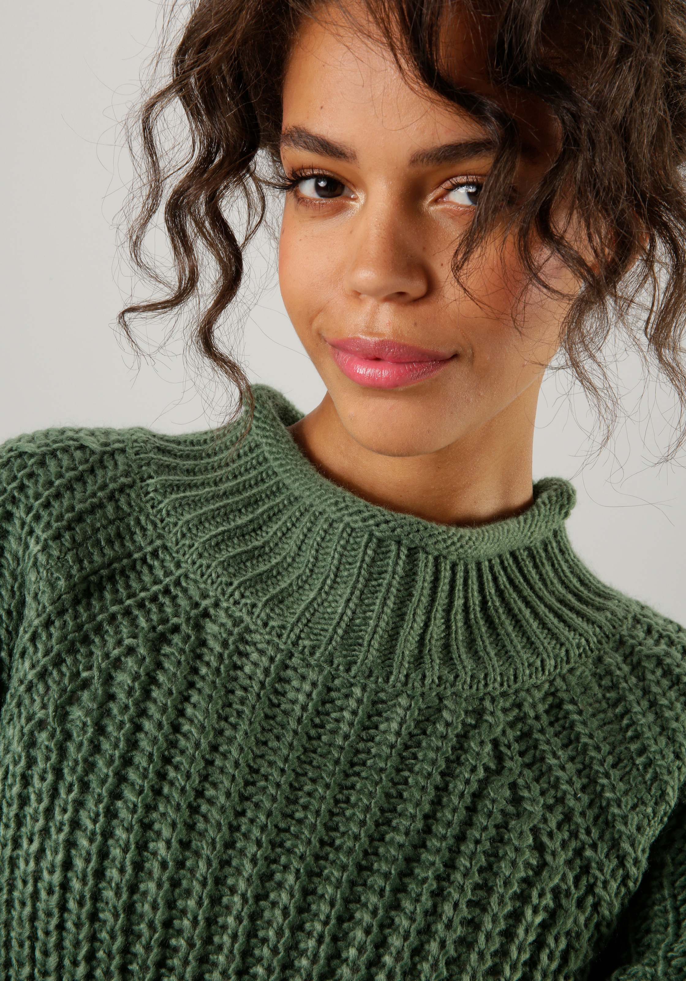 Aniston CASUAL Strickpullover, mit Rollkante am Stehkragen