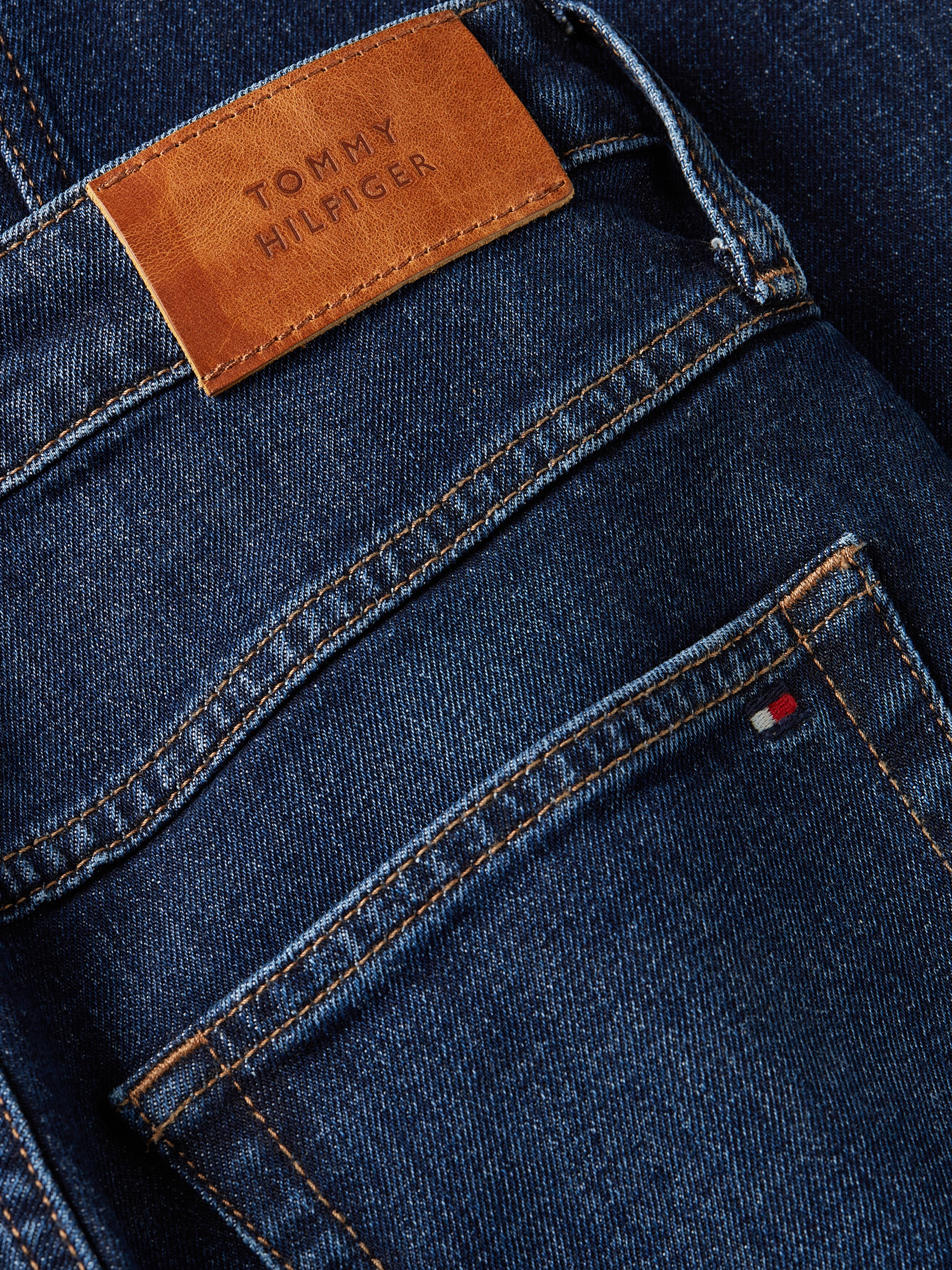 Tommy Hilfiger Straight-Jeans »CLASSIC STRAIGHT RW STAY BLACK«, mit Tommy Hilfger Logo-Badge