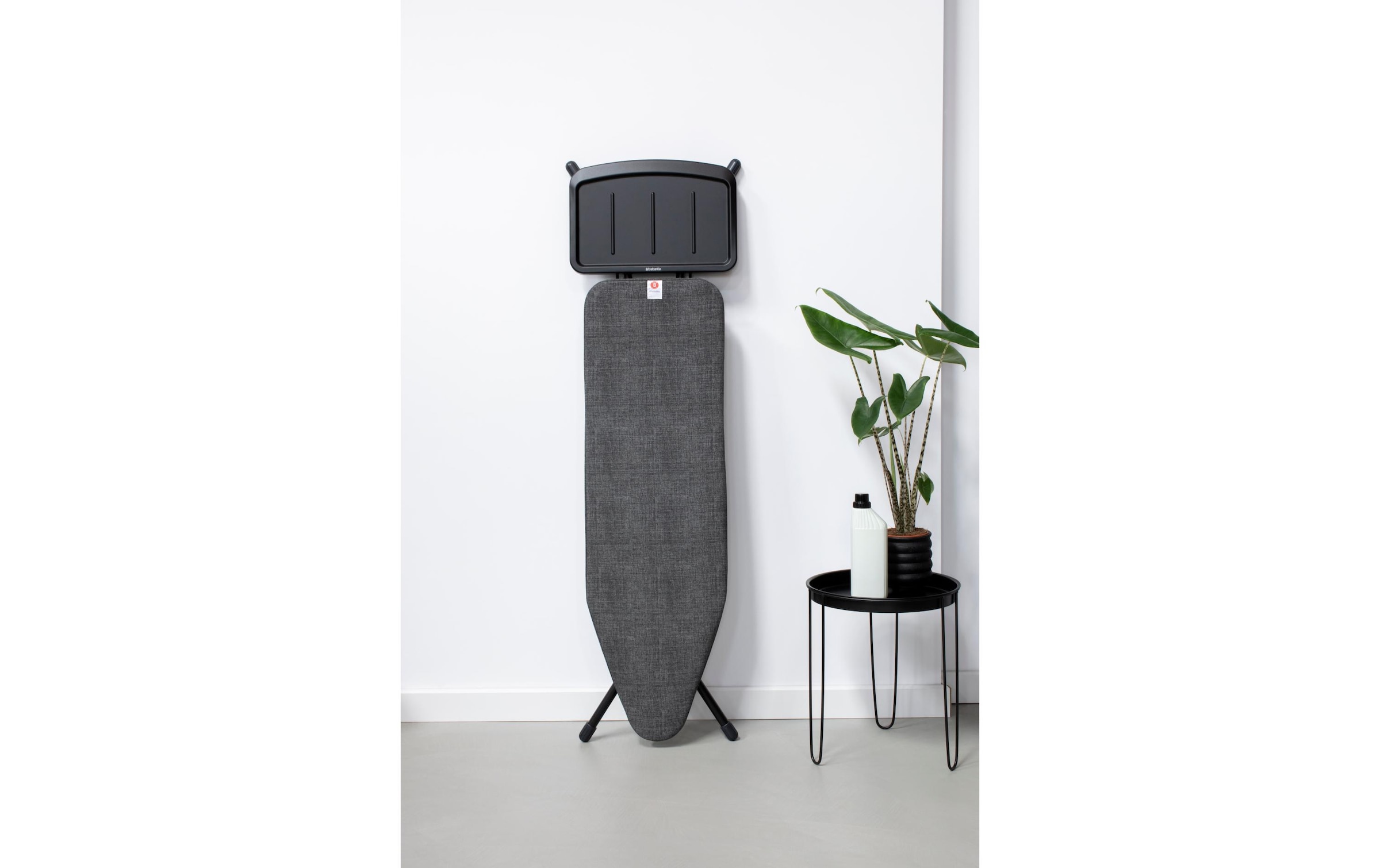 Brabantia Bügelbrett »Denim Black mit Dampfstationsablage«, Bügelfläche 38 cmx124 cm