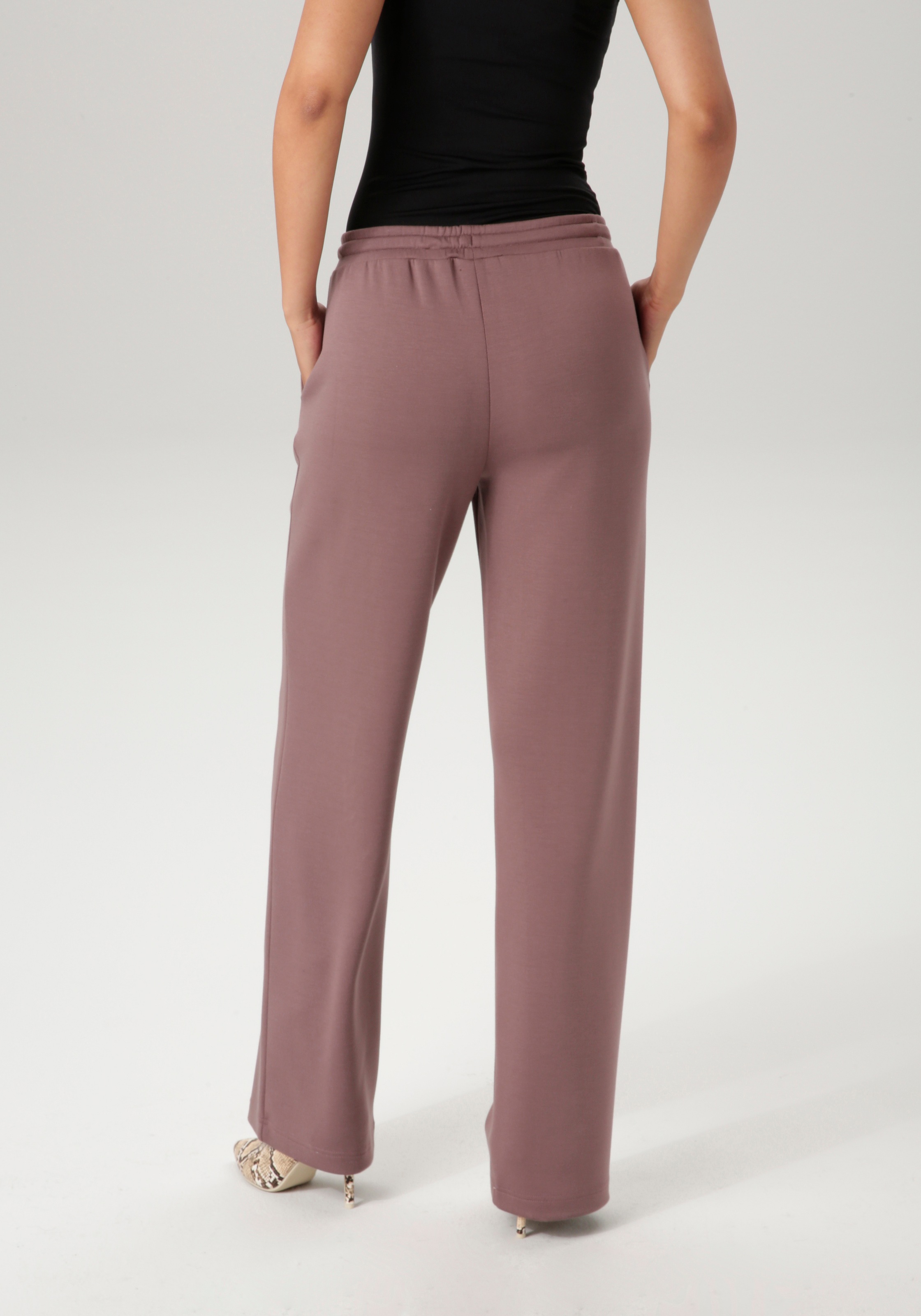 Aniston CASUAL Jogginghose, aus super weicher, elastischer Jersey-Qualität