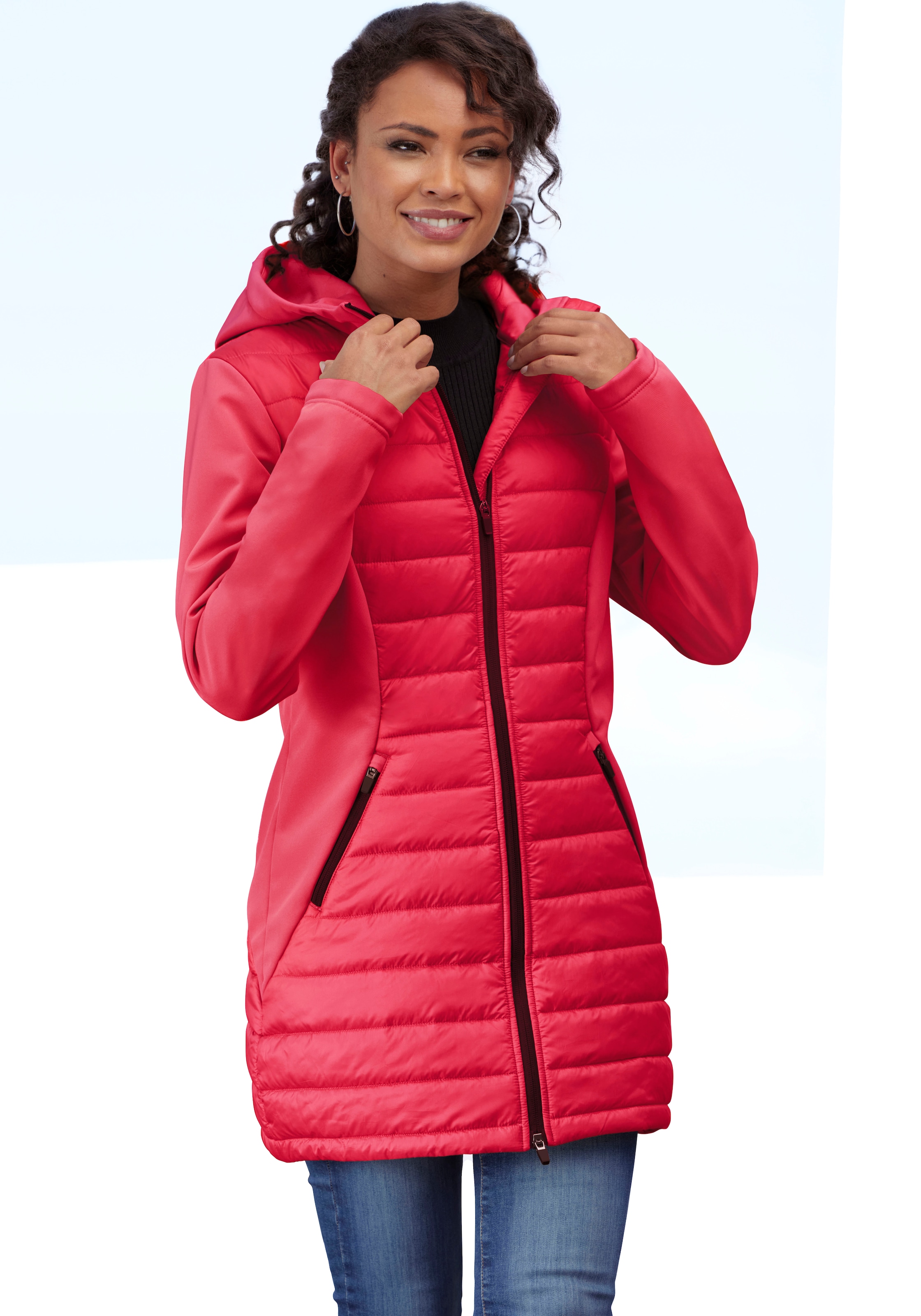 Steppjacke, mit Kapuze, mit Ärmeln und Einsätzen aus Softshell-Material