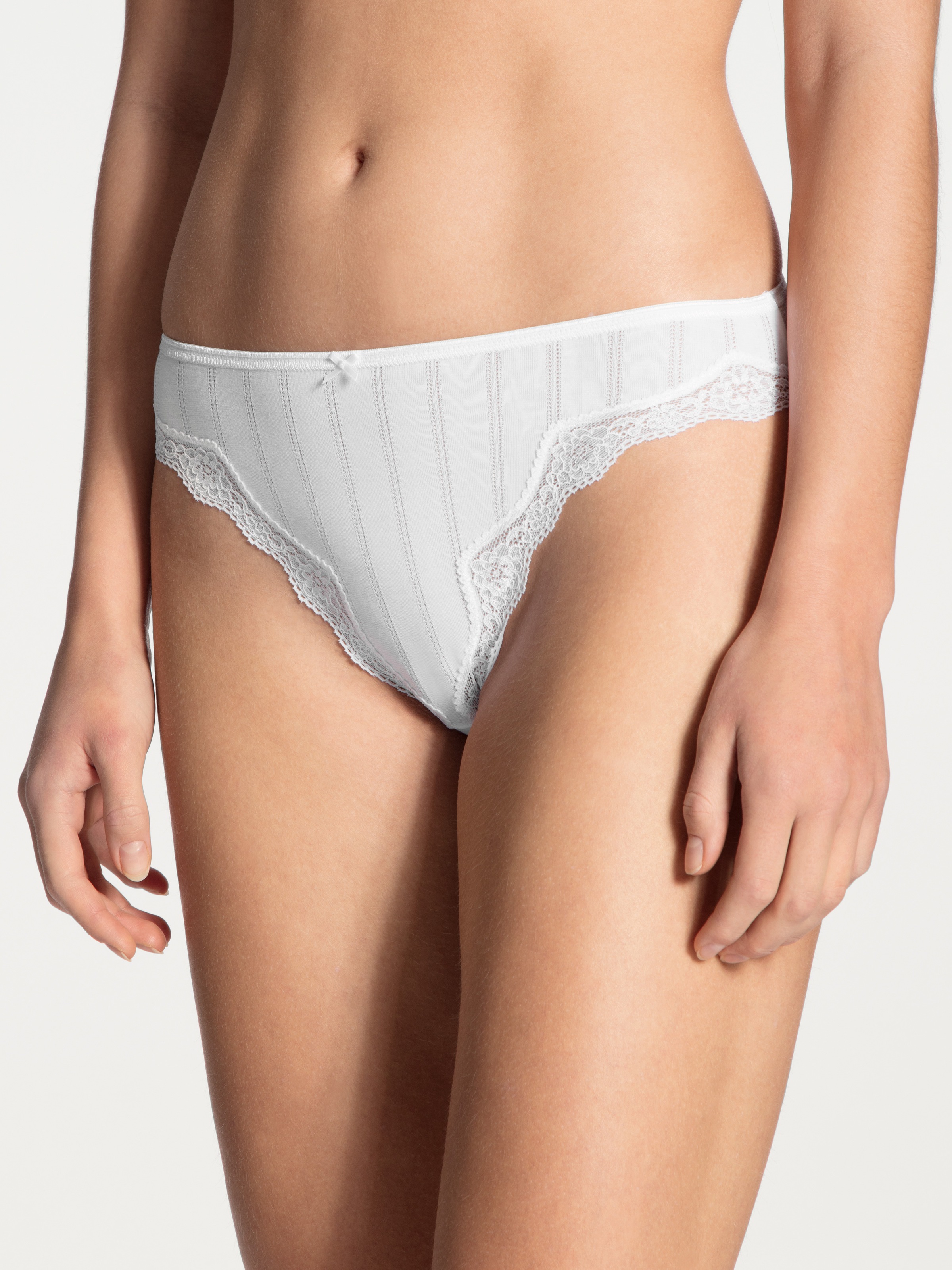 CALIDA Hüftslip »Etude Toujours« Nadelstreifen-Optik, florale Spitze, Regular-Cut, Jacquard, elastisch