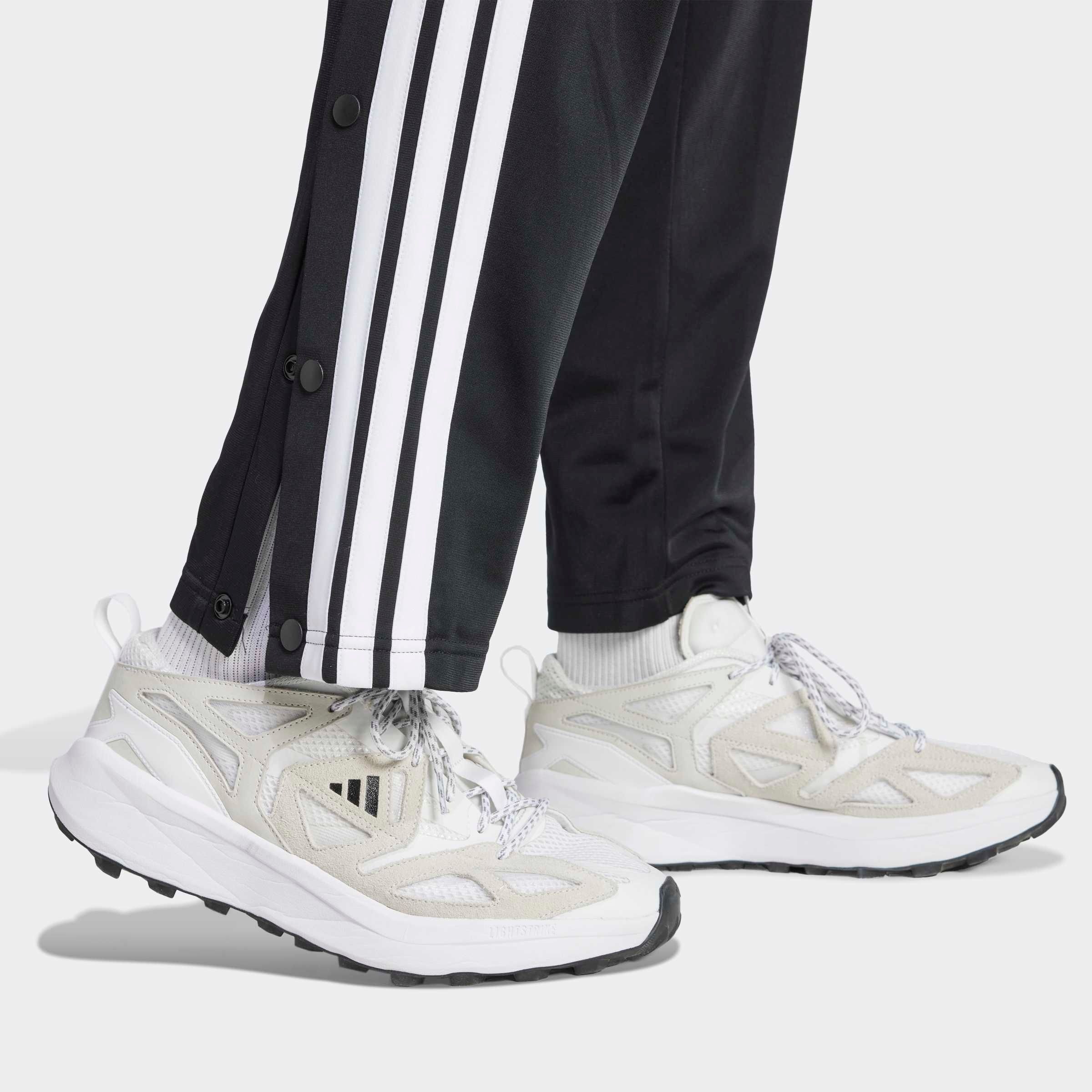 adidas Sportswear Sporthose »M 3S TR CB SNP«, (1 tlg.), Trikotmaterial, mit verstellbaren Druckknöpfen an den Unterschenkeln