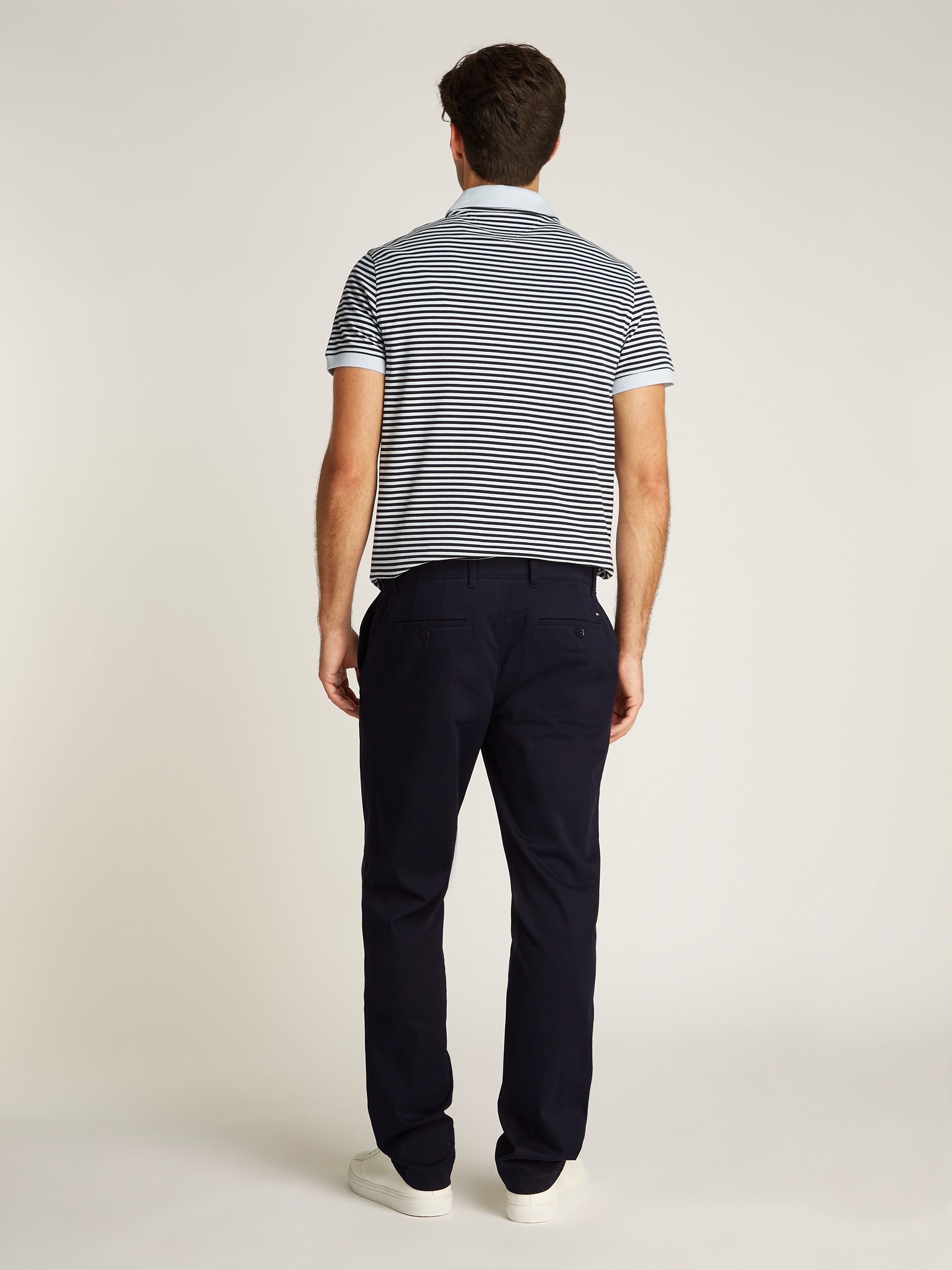 Tommy Hilfiger Chinohose »DENTON CHINO SATIN«, mit Gesässtaschen mit Knopf, Logostickerei