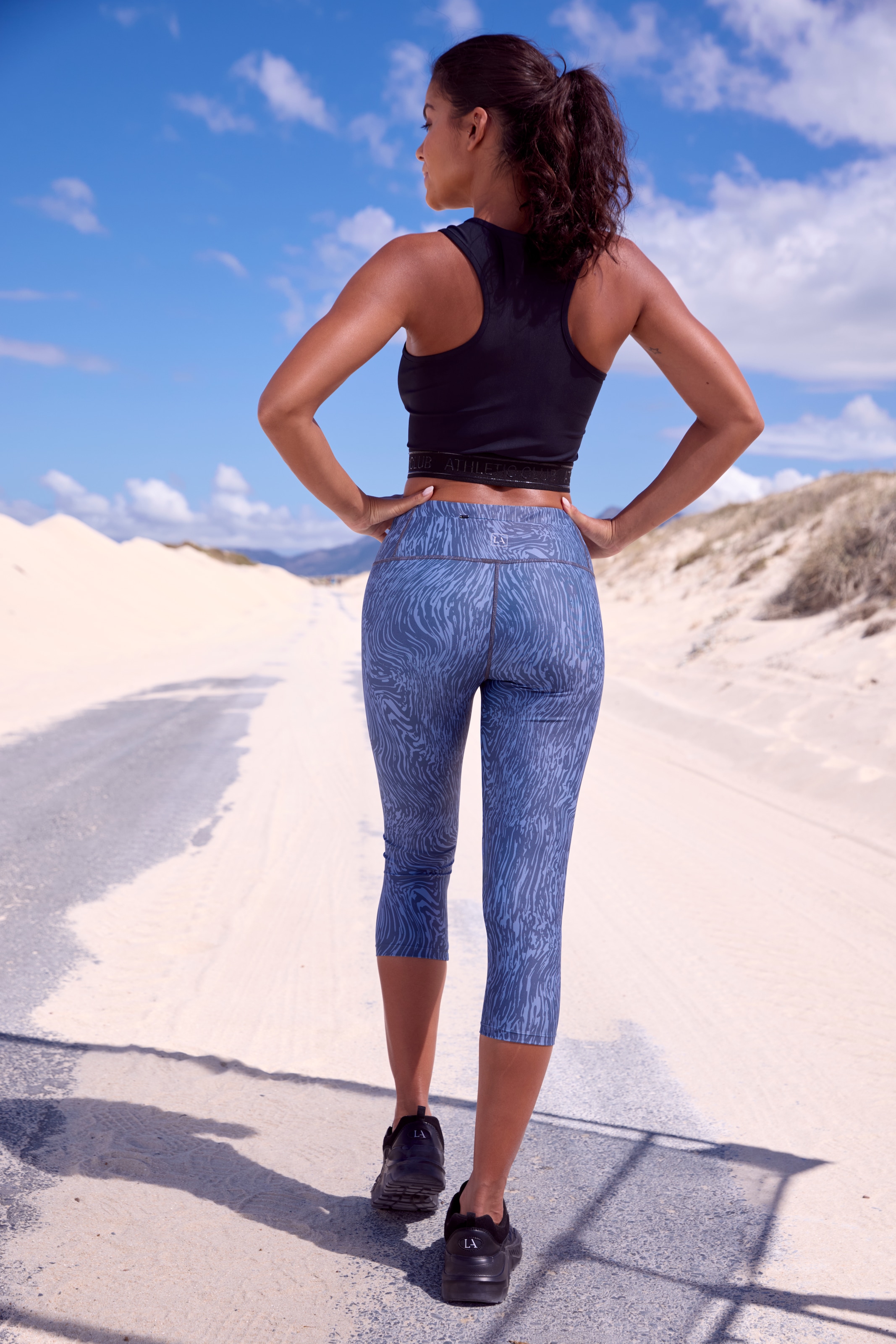 LASCANA ACTIVE Crop-Top, mit Reissverschluss und Ringerrücken