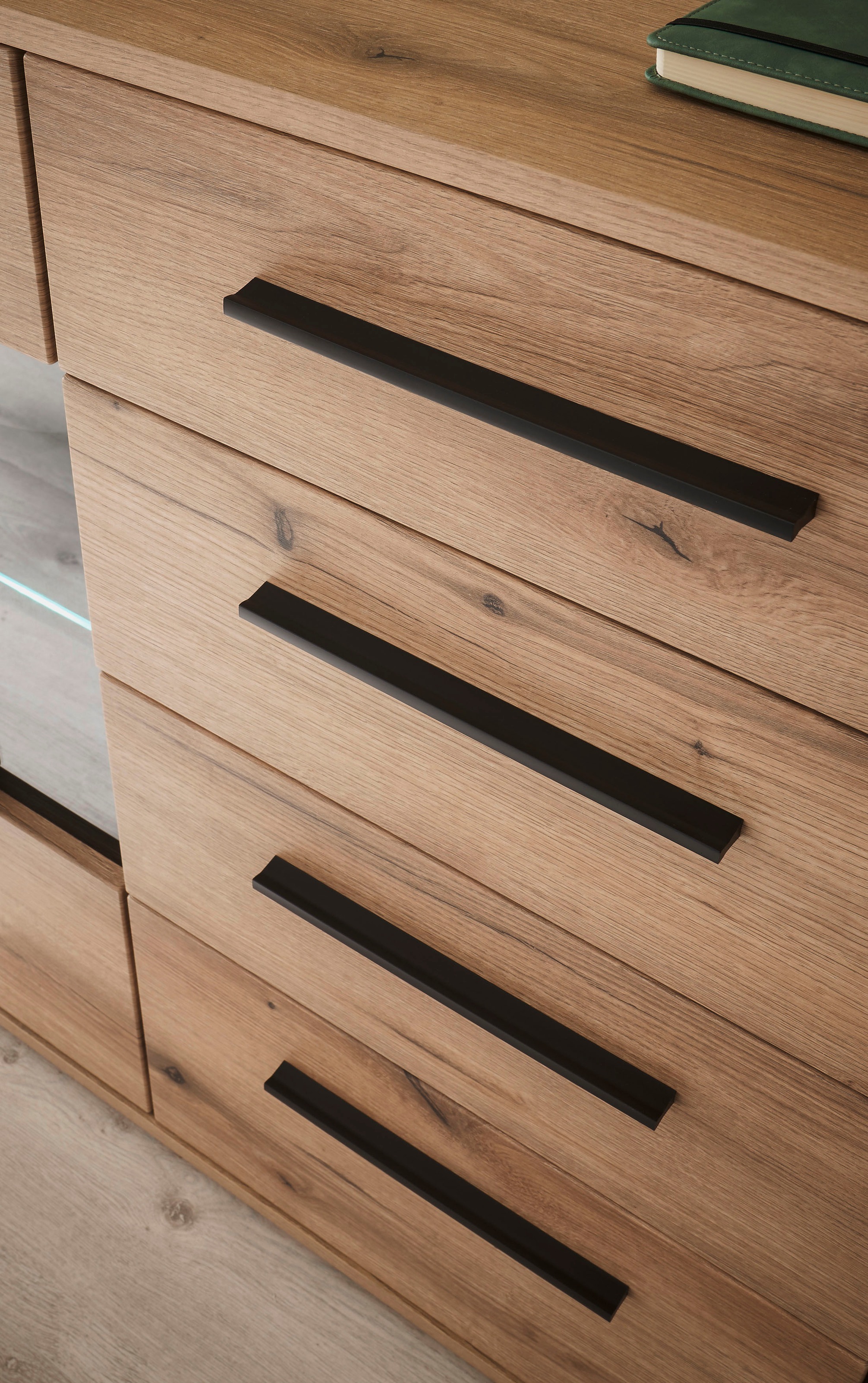 INOSIGN Wohnwand »Cantara«, (Set), enthält zwei Vitrinen, ein Sideboard und ein Wandboard