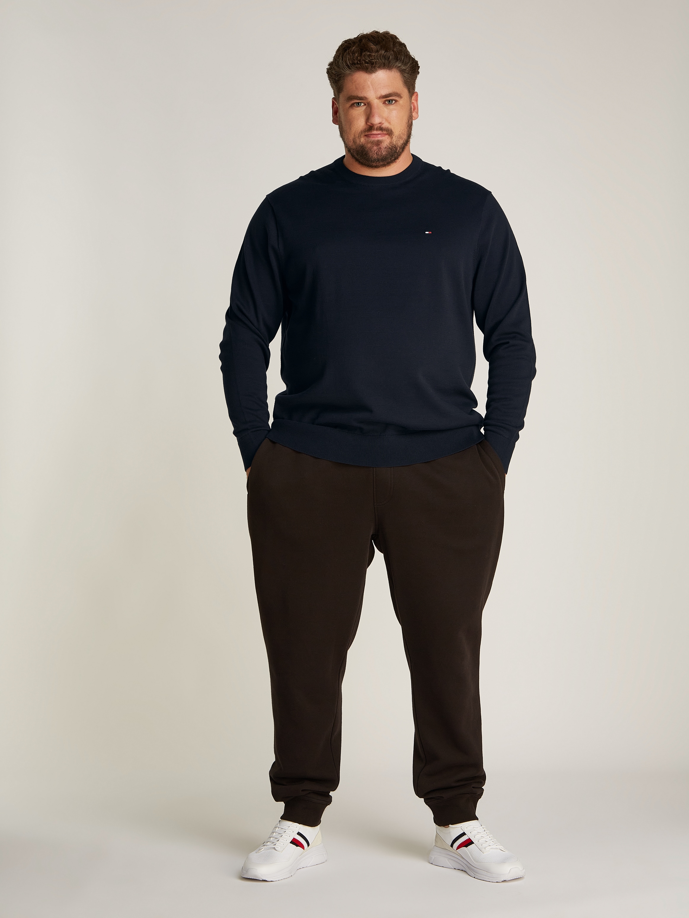Tommy Hilfiger Big & Tall Rundhalspullover »BT-ESSENTIAL COTTON CREW NECK-B«, in Grossen Grössen, Logostickerei