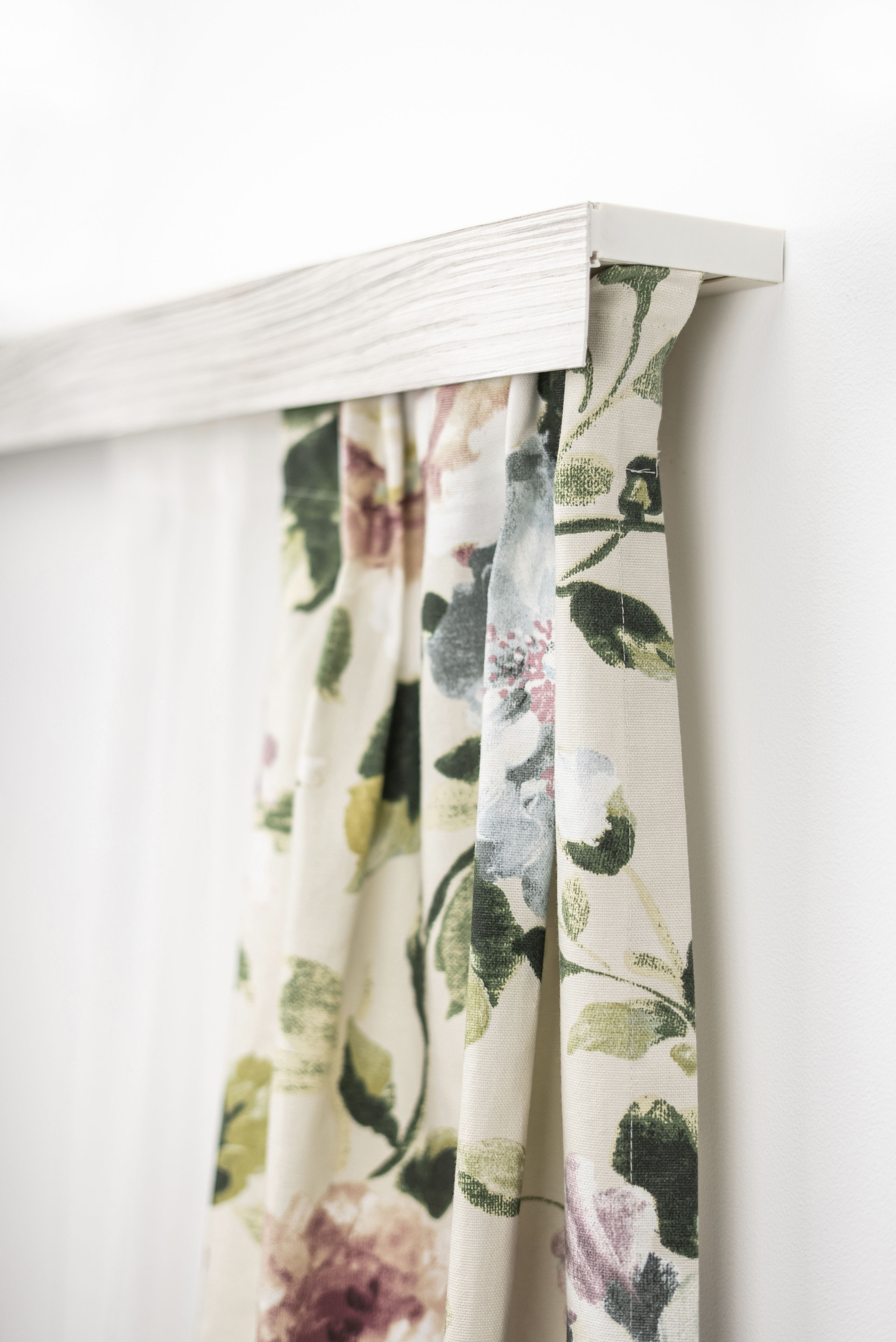 GARESA Gardinenschiene "Kunststoffschiene mit Blende" 3 läufig-läufig Wunschmasslänge Deckenmontage, verlängerbar, einfache Montage, schlicht