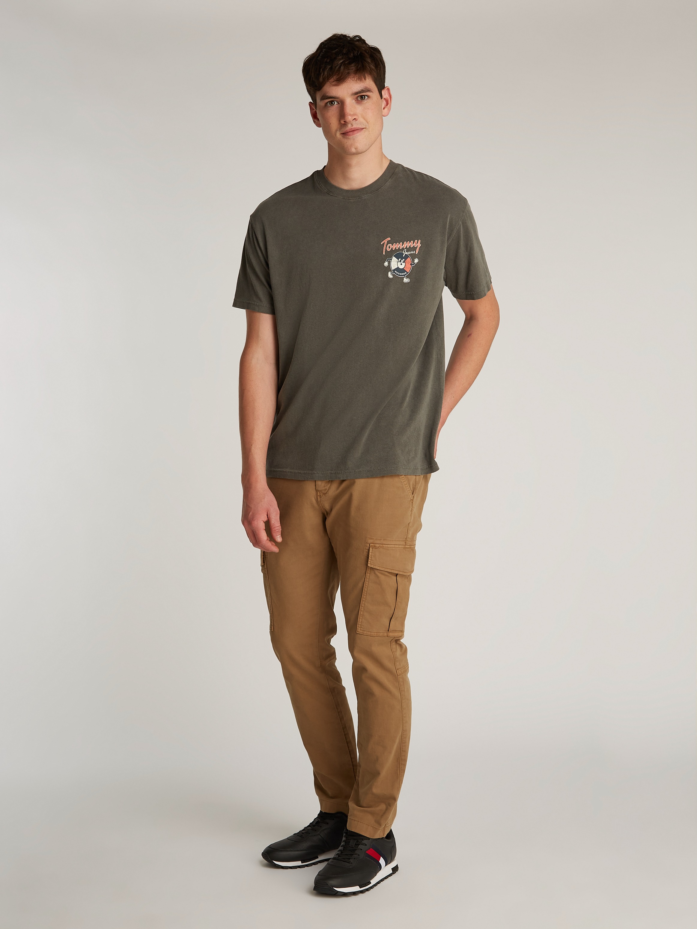 Tommy Jeans T-Shirt »TJM RLX NOVELTY 2 GMD TEE«, mit grossem Logo am Rücken