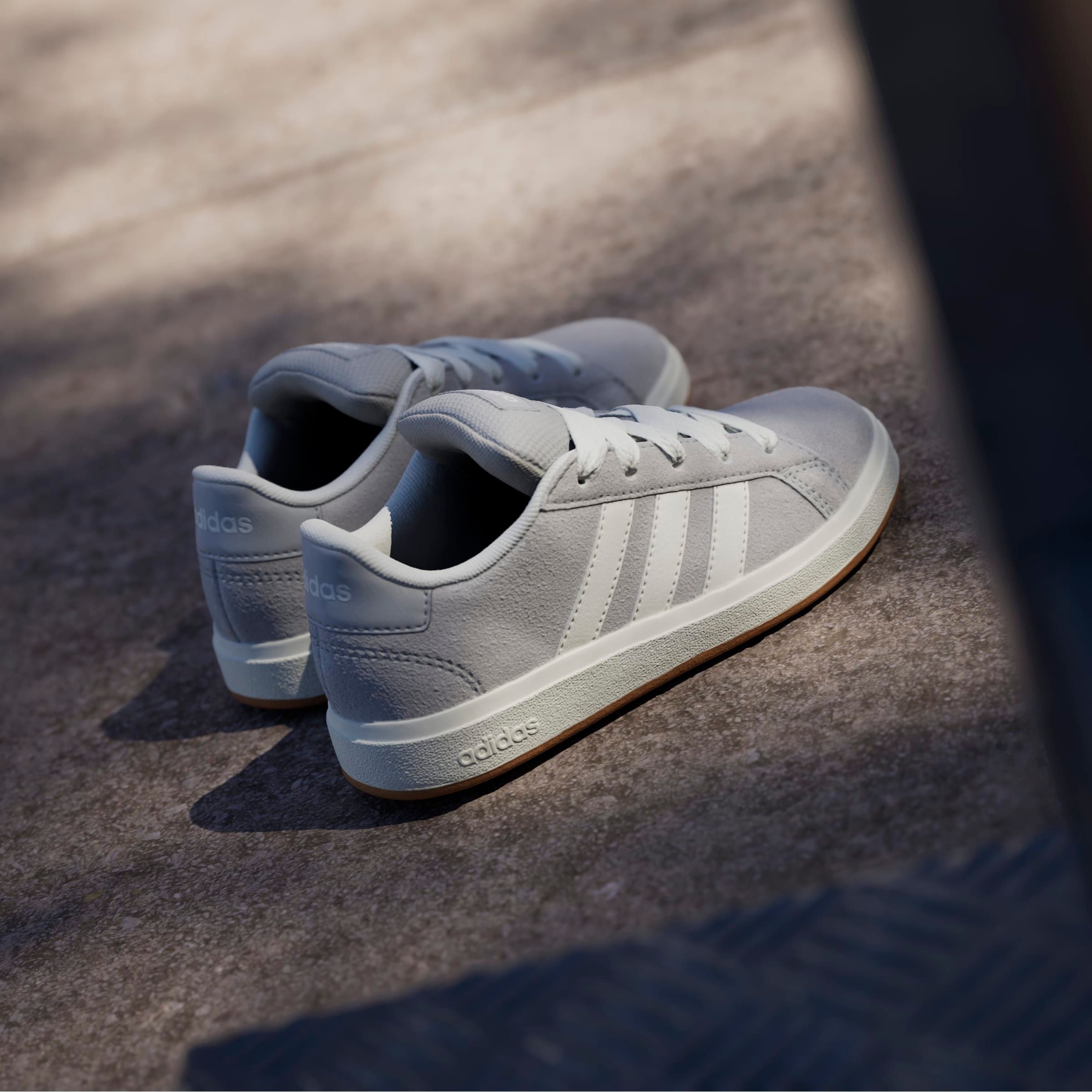 adidas Sportswear Sneaker »GRAND COURT 00S KIDS«, Design auf den Spuren des adidas Superstar