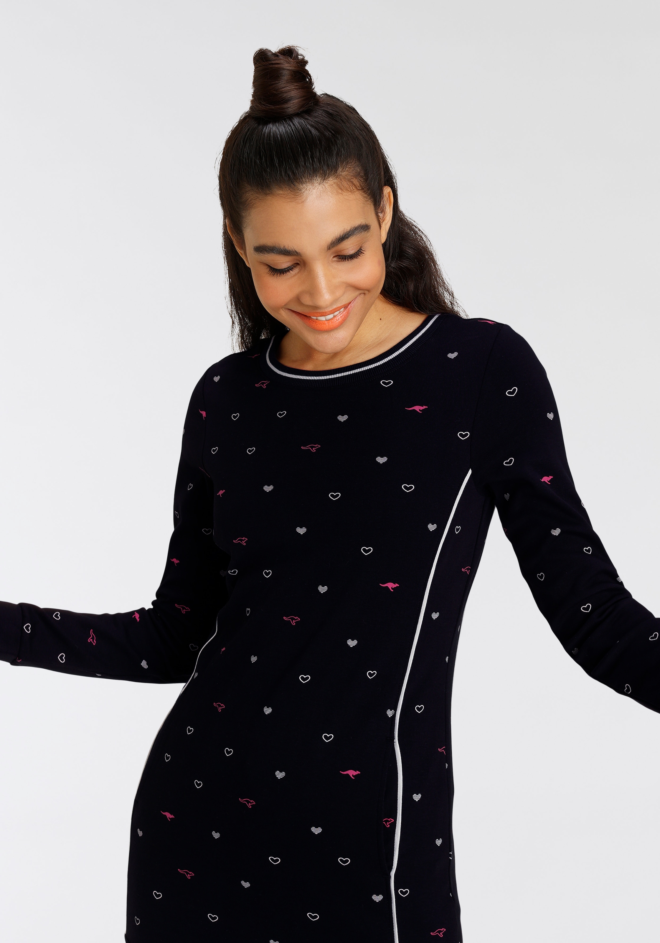 KangaROOS Sweater, Langarm, figurbetont, aus Interlock-Baumwolle, mit Nahttaschen