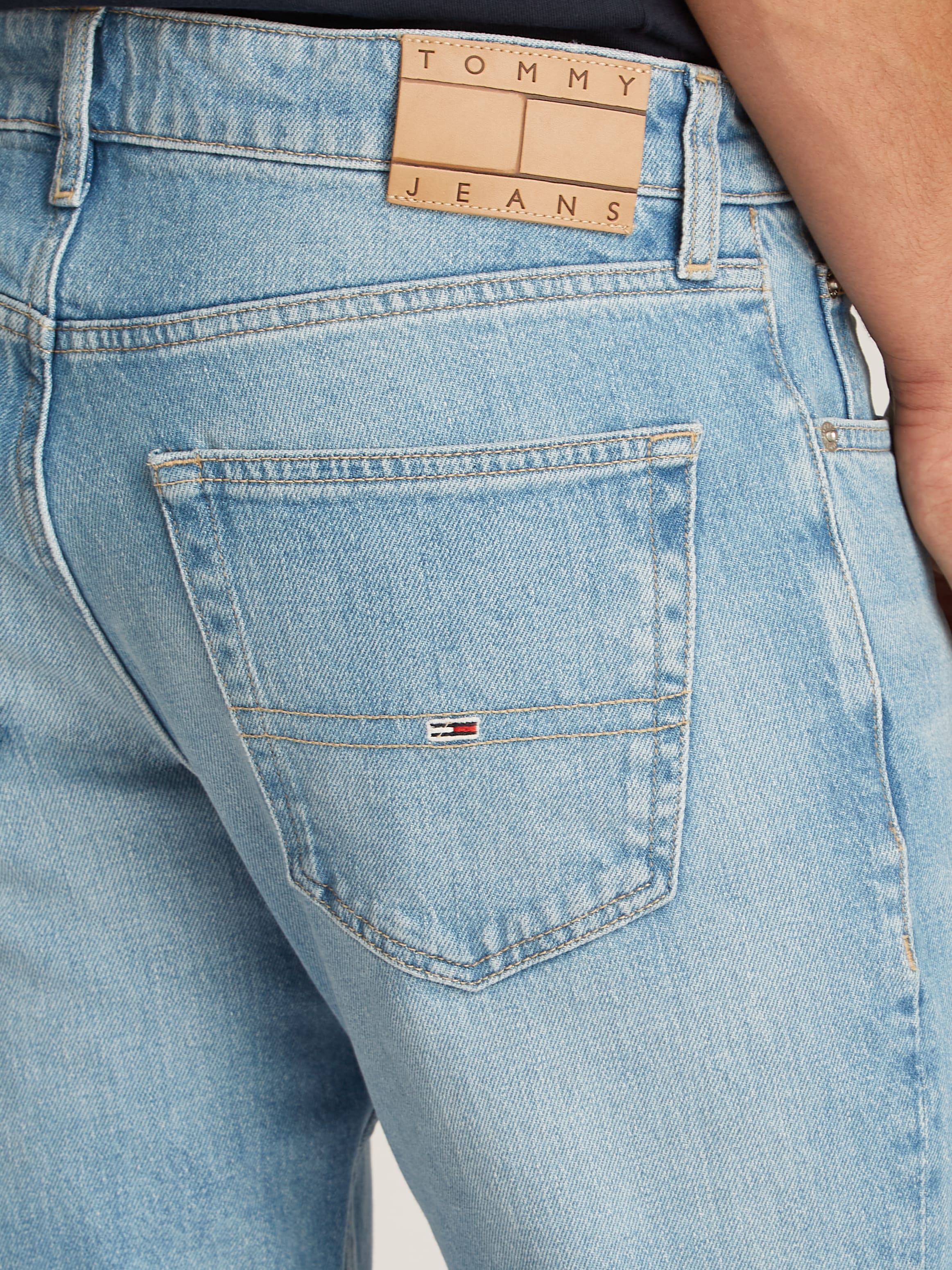 Tommy Jeans Tapered-fit-Jeans »Austim Slim Tapered«, mit Logostickereien