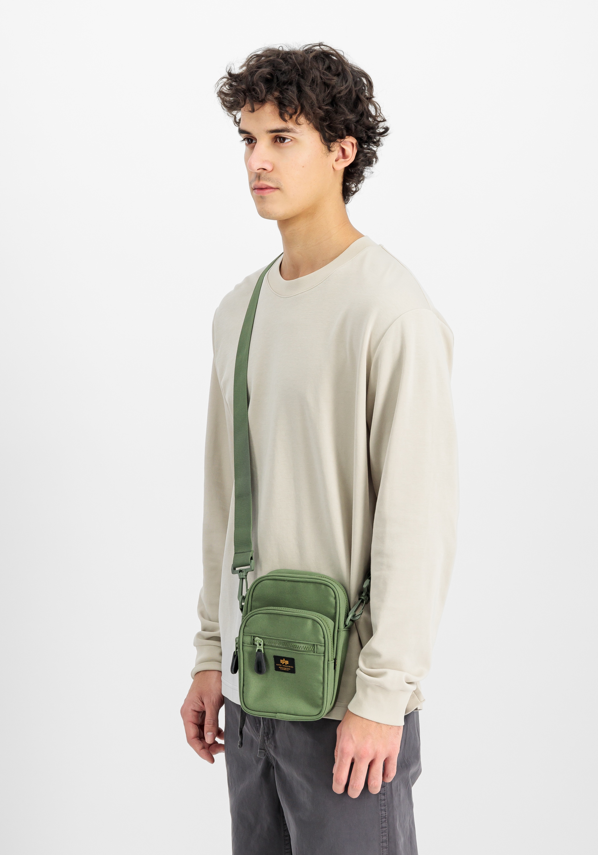 Alpha Industries Umhängetasche "Label Messenger Bag S"