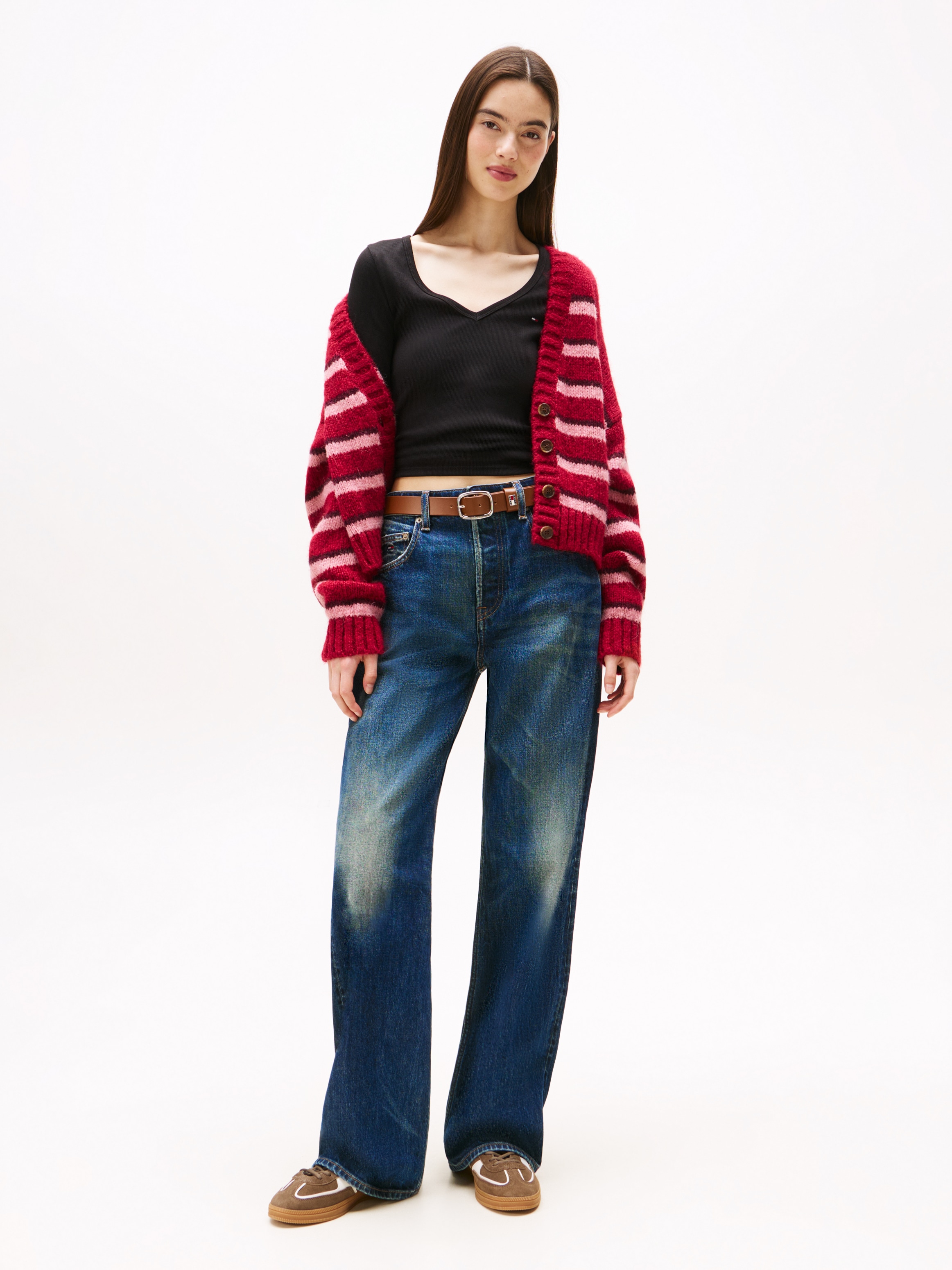 Tommy Jeans Langarmshirt »TJW SLIM ESSENTIAL RIB V LS«, mit Logostickerei