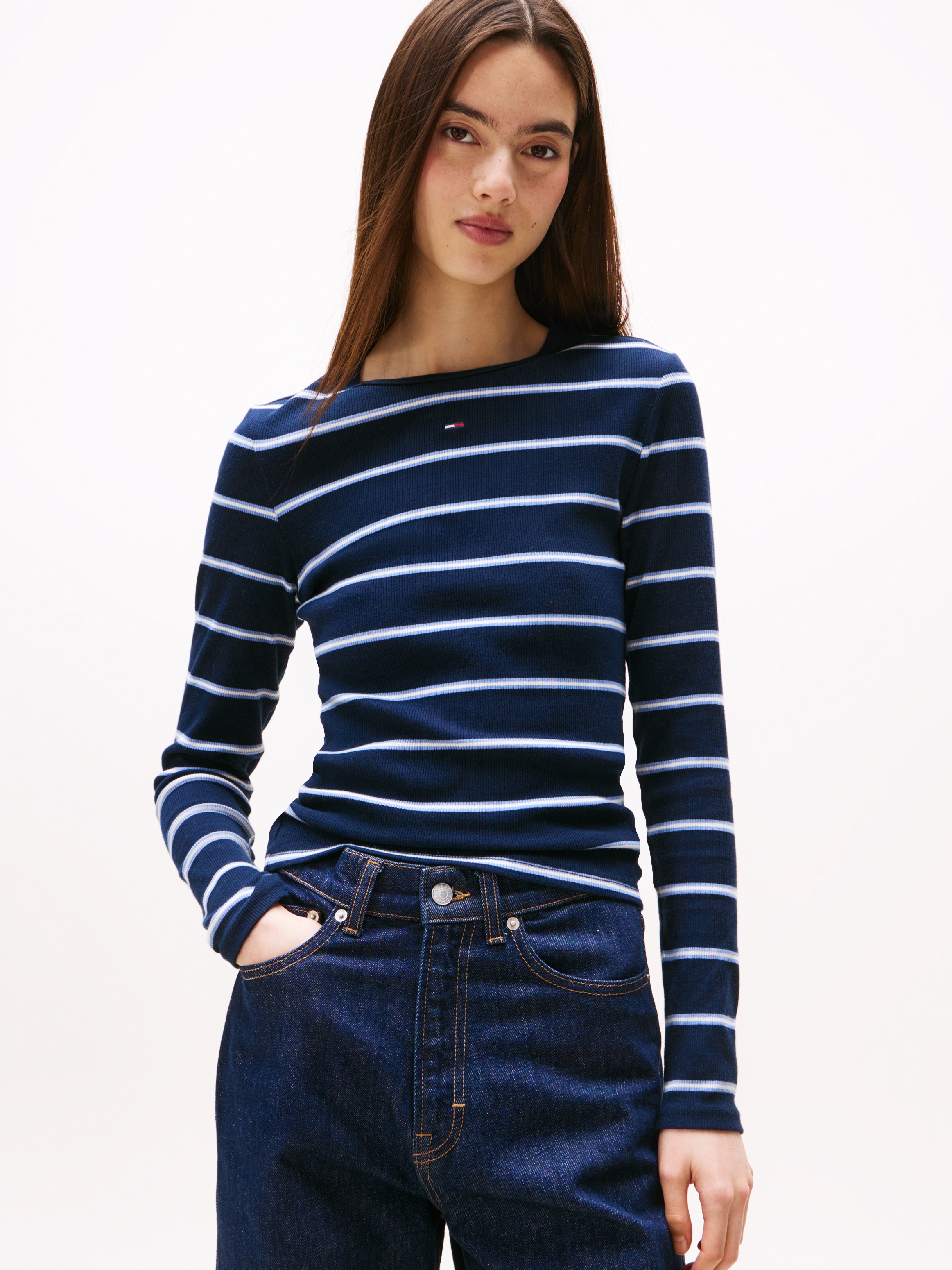 Tommy Jeans Langarmshirt »TJW SLIM ESSENTIAL RIB LS« mit Logostickerei