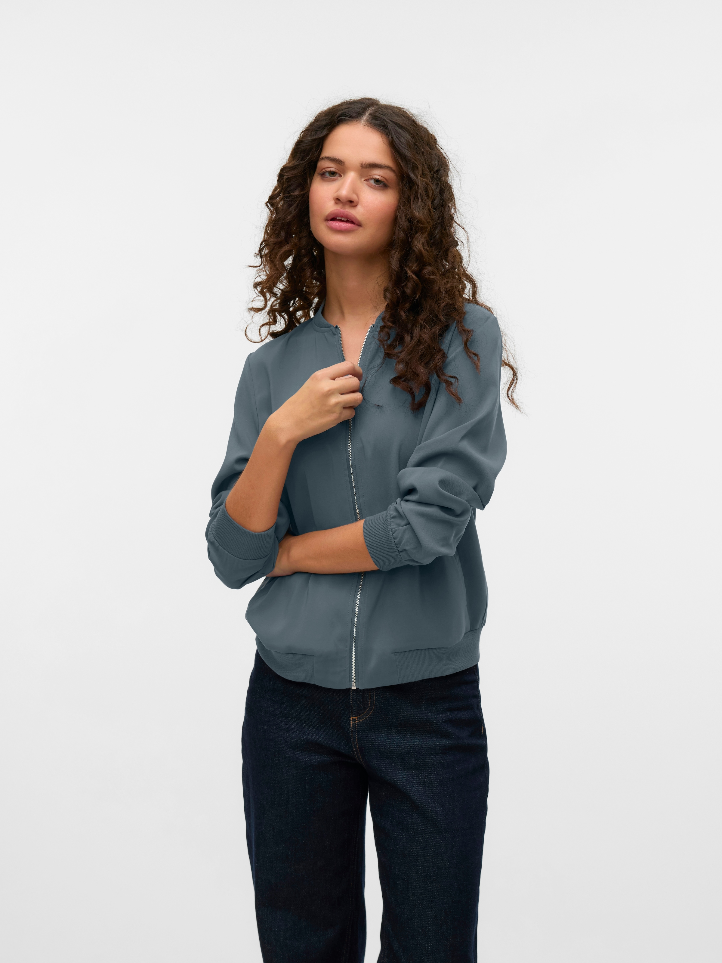 Vero Moda Bomberjacke »VMCOCO L/S BOMBER«, in modisch kurzer Form