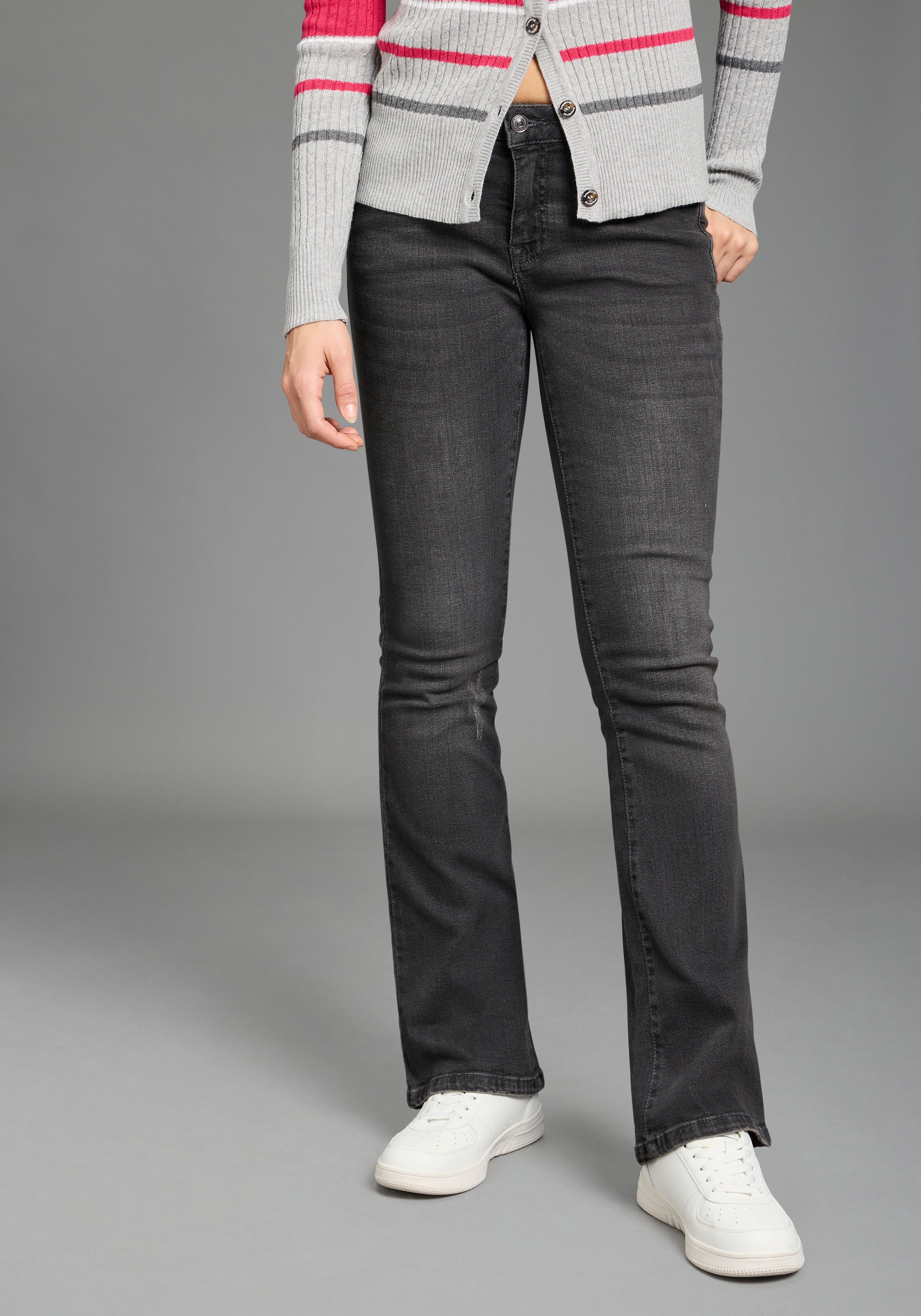 KangaROOS 5-Pocket-Jeans ausgestellte Beinform, Used-Waschung, normale Leibhöhe