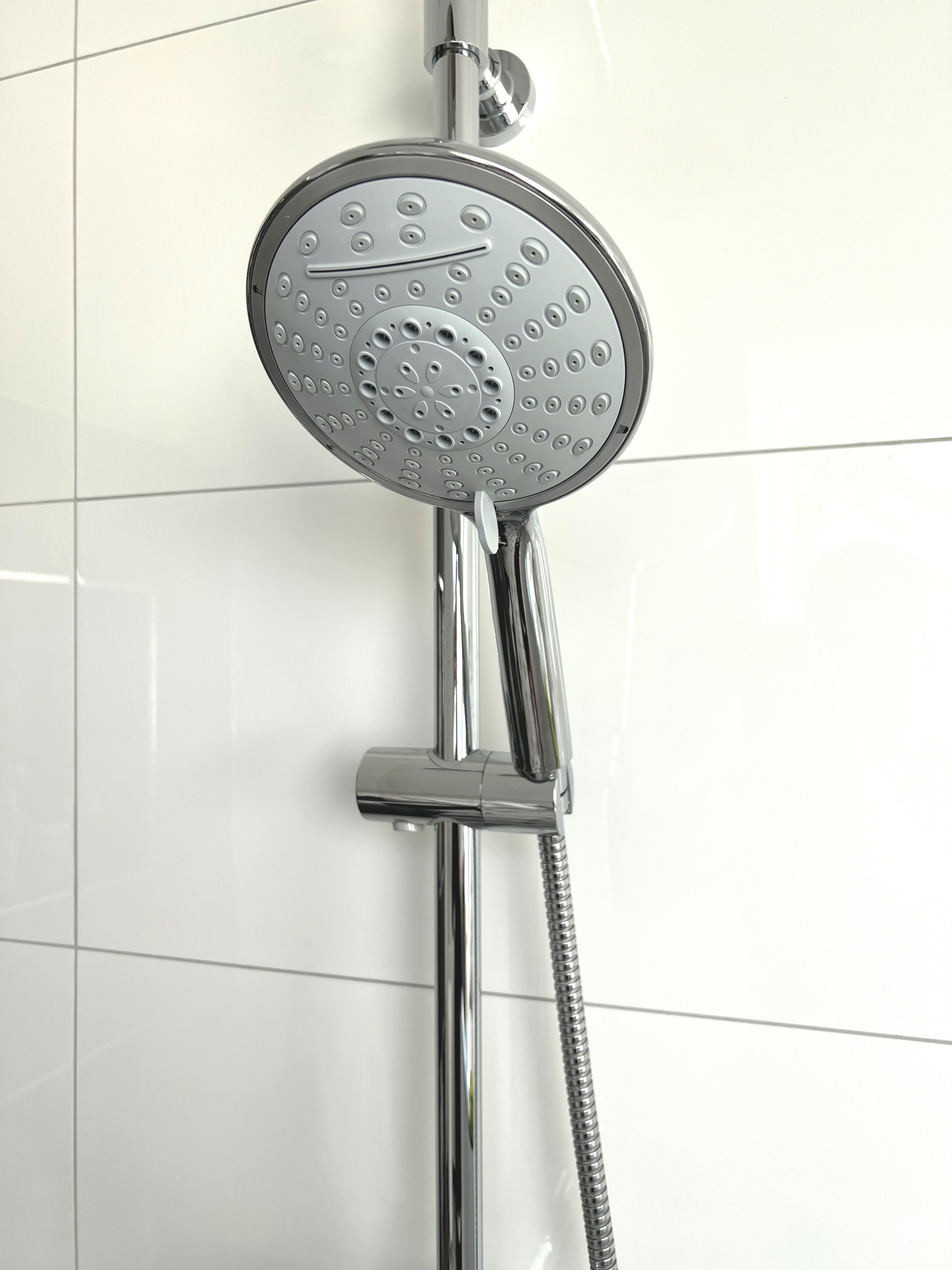 ADOB Handbrause "Wellness Happy N" 1 Stk. tlg. 4 Strahlfunktionen inkl. Schwallstrahlfunktion, Ø 15 cm
