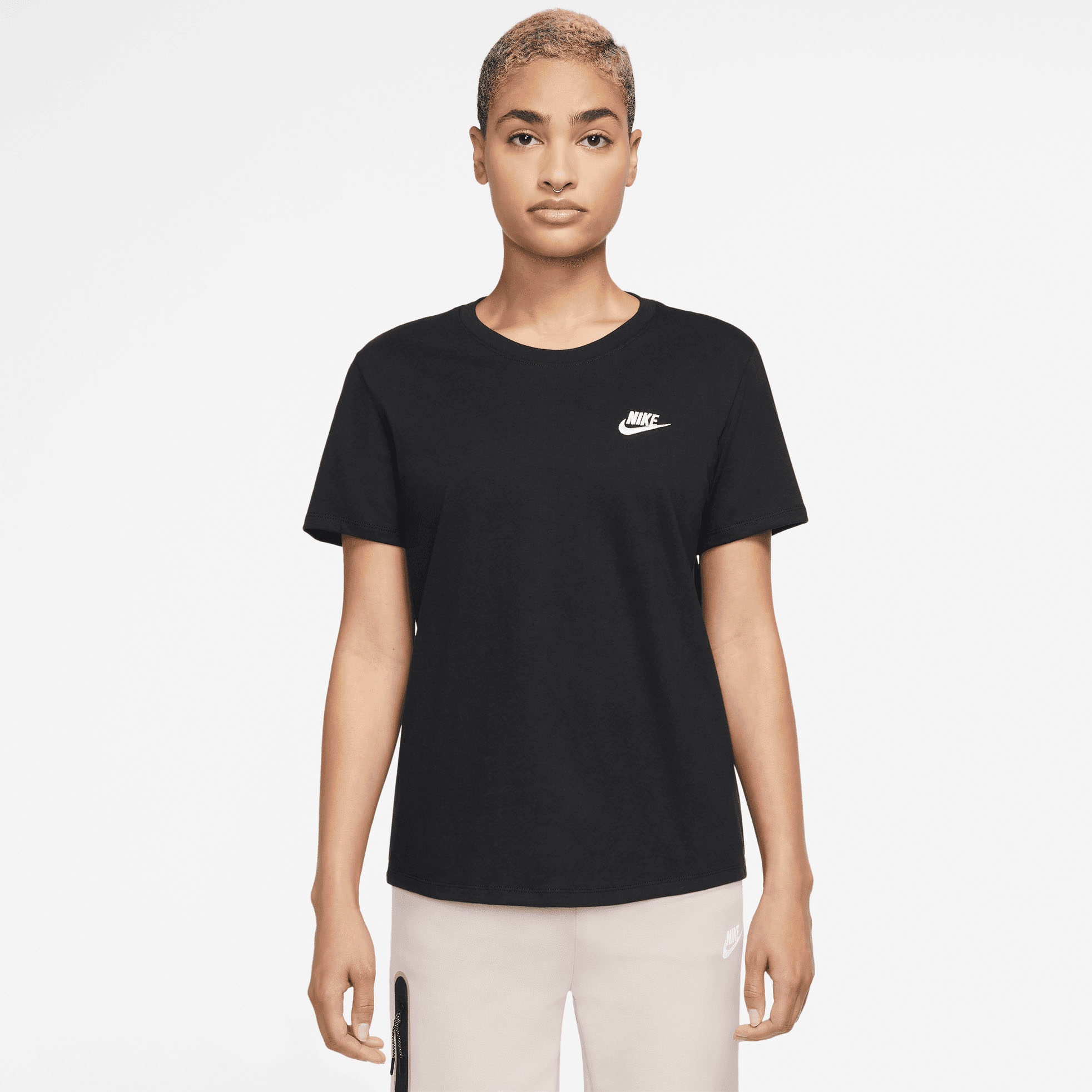Nike Sportswear T-Shirt »CLUB ESSENTIALS WOMEN'S T-SHIRT«