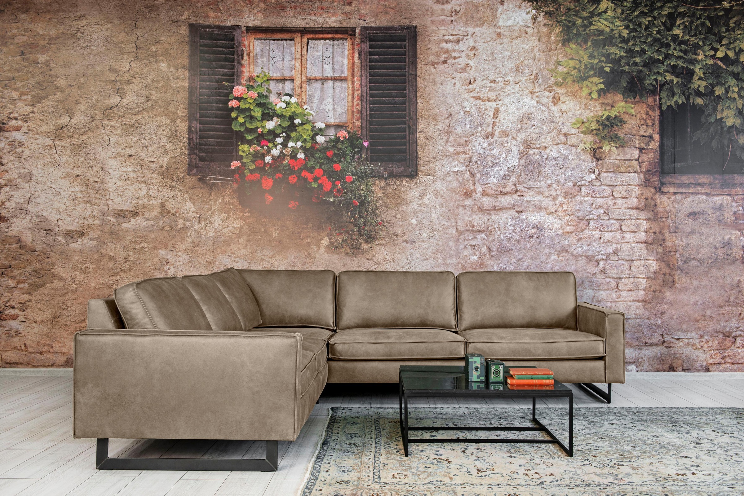 Places of Style Ecksofa »Pinto, XXL, 250/290 cm, langer Schenkel, Ottomane«, Cord, Chenille, Lederoptik, mit Keder, Metallfüsse, Wellenunterfederung