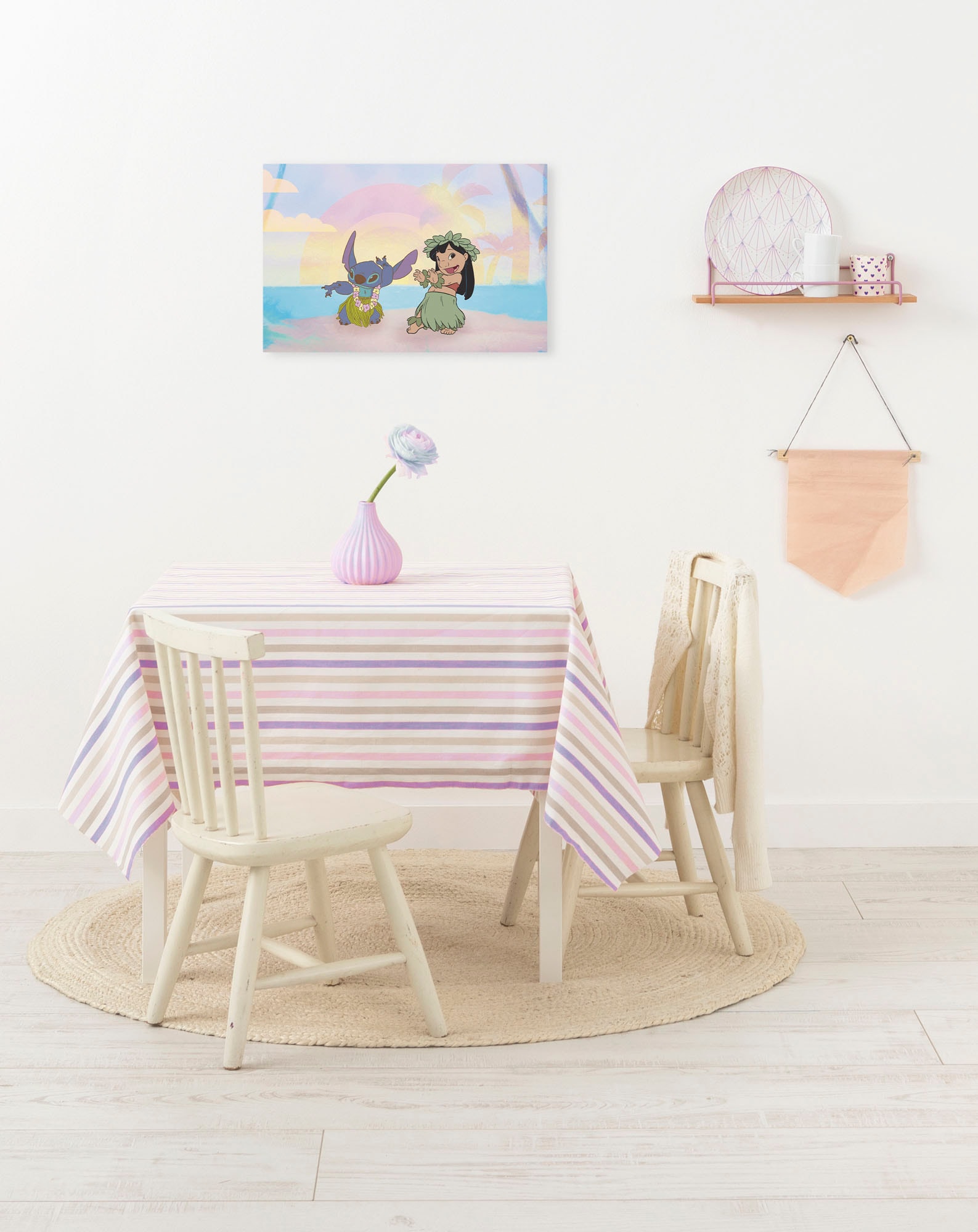 Komar Leinwandbild »Lilo and Stitch Dancing - Grösse 60 x 40 cm«, Disney, (1 St., 60 x 40 cm (Breite x Höhe), Keilrahmenbild mit Echtholzrahmen, Kinderzimmer