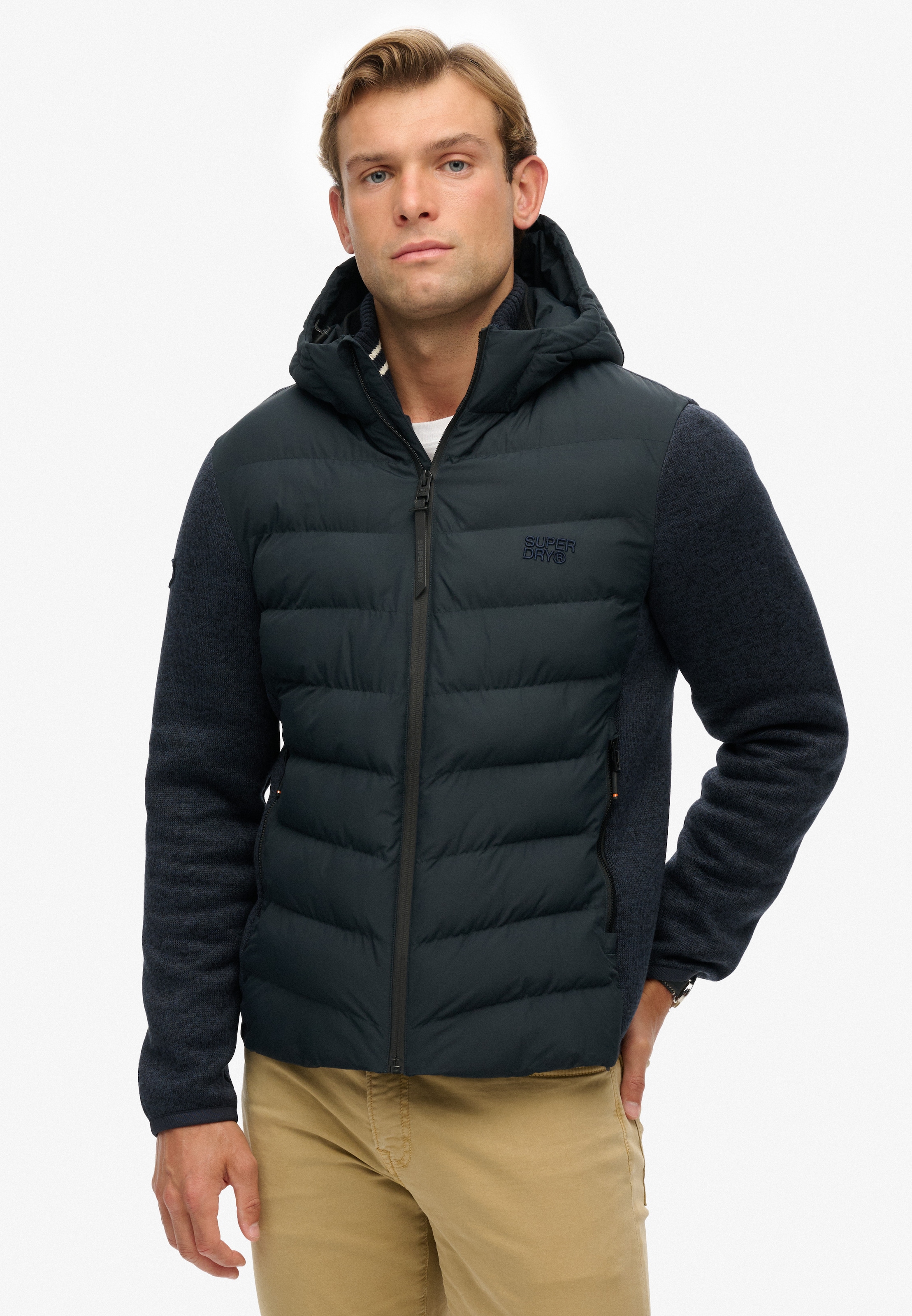 Superdry Steppjacke "HOODED STORM KNIT HYBRID JKT" mit Kapuze Slim Fit, mit hochschliessendem Kragen, aus Polyester und Kunstfaser