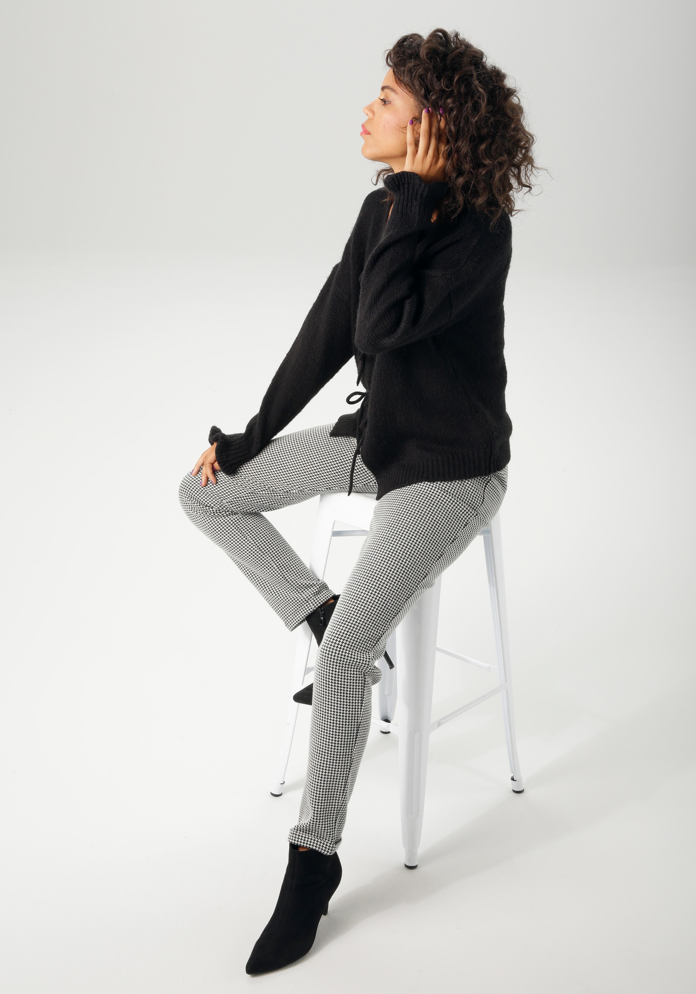 Aniston CASUAL Strickjacke, mit trendigen Bindebändern zu schliessen - NEUE KOLLEKTION