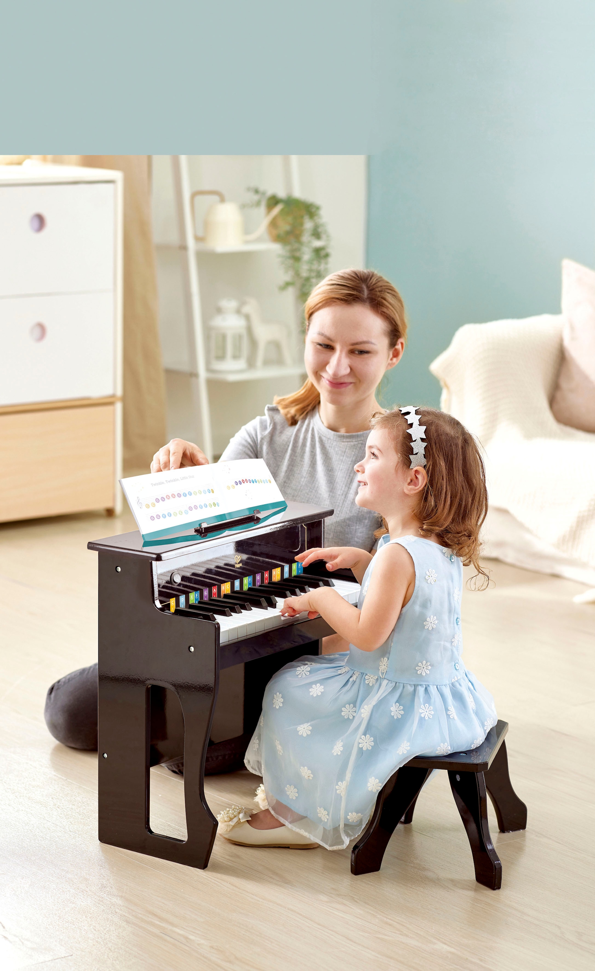 Hape Spielzeug-Musikinstrument »Klangvolles E-Piano«, inklusive Hocker