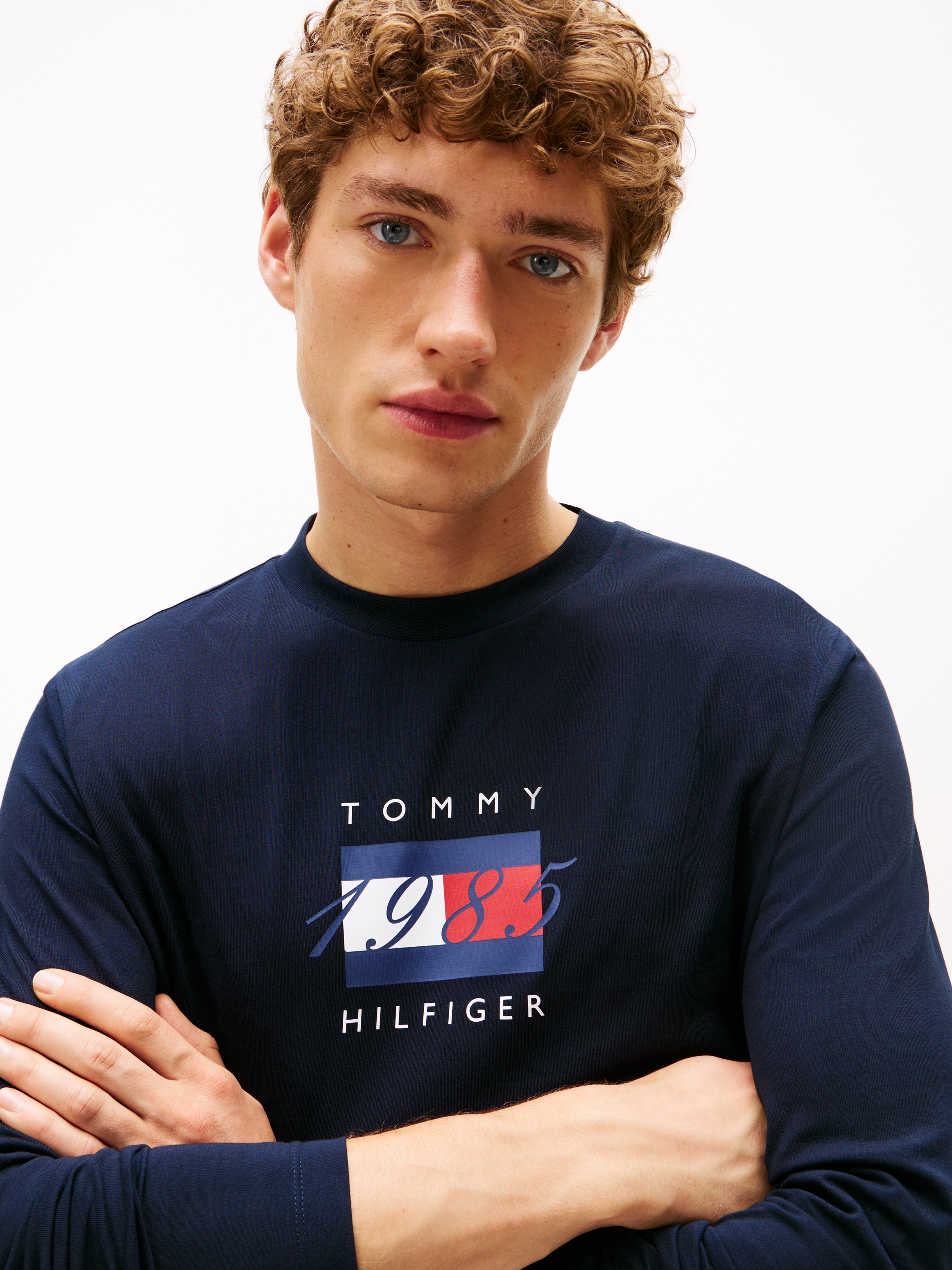 Tommy Hilfiger Langarmshirt »LINEAR FLAG GRAPHIC«, Jersey, Rundhals, Regular Fit, Longsleeve